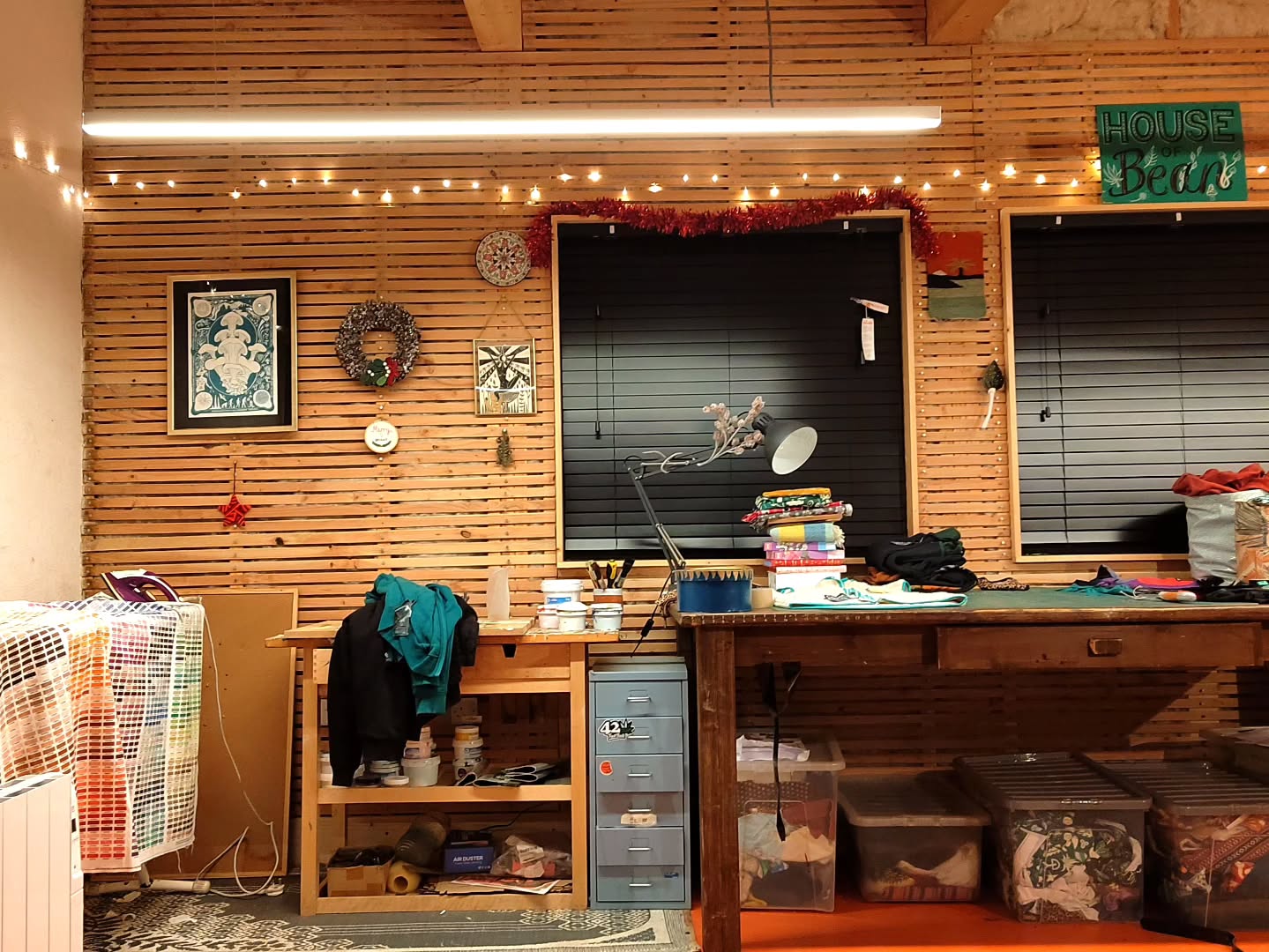 wishing you all a very merry christmas from the new house of bean HQ š thanks to so many of you for your support this year whether at events or online, your custom is hugely appreciated š
the coming year marks 12 years of house of bean ⨠and at strange times like these I'll be working very hard to bring you new things to keep the spirit alive š
see you all next year!
www.houseofbeanco.com
#botanical #hemp #hempclothing #sustainableclothing #handmade #madetoorder #smallbusiness #screenprint #mushrooms #trees