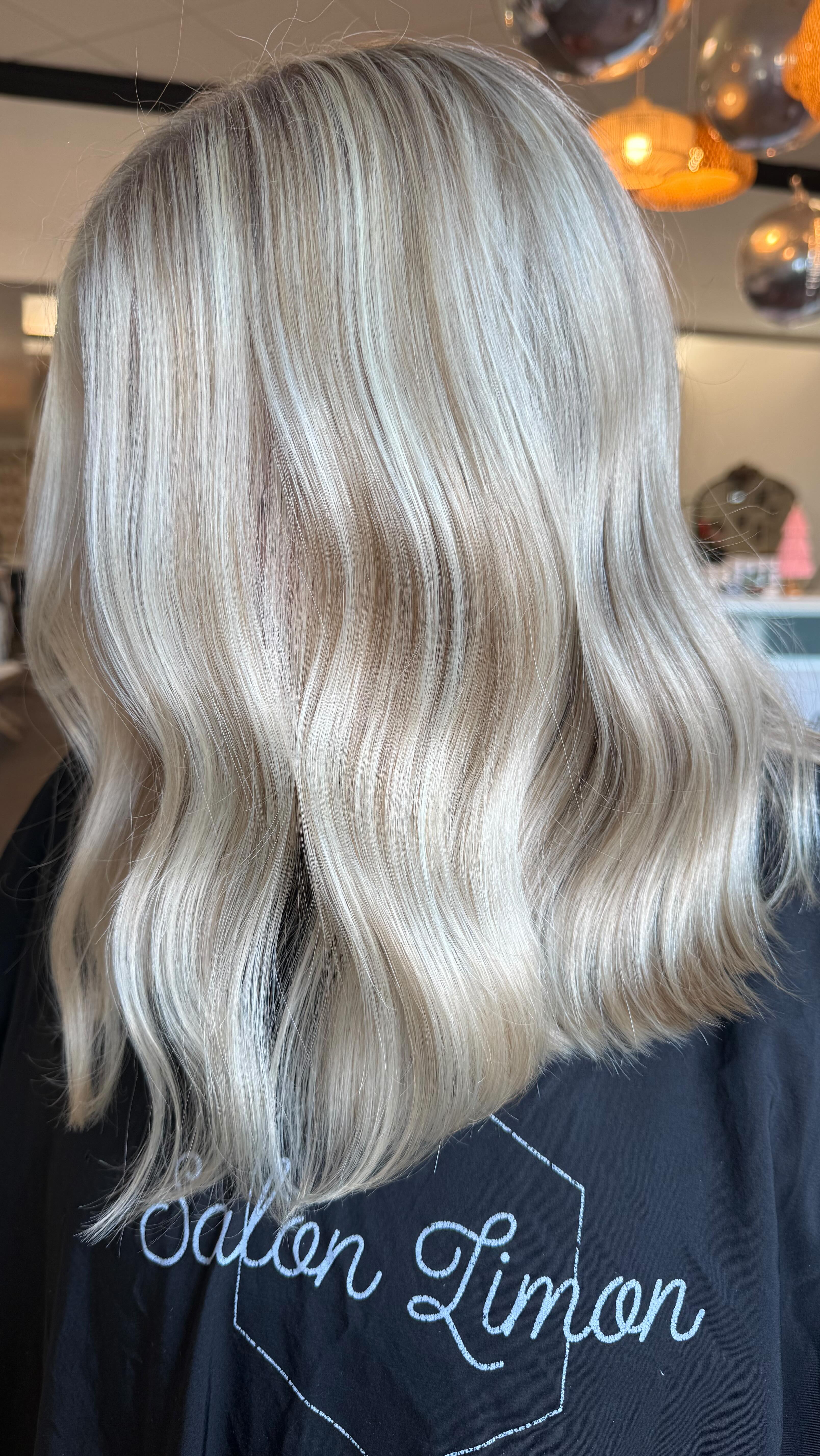 First thing to check off your new years list 😍pretty hair
#hairbydeannajean
