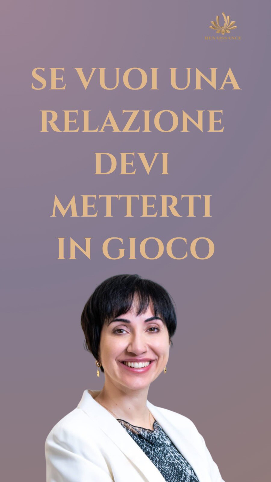 Stiamo cercando una relazione… o un luogo dove non doverci esporre davvero?
Il film Her non parla di tecnologia, ma di solitudine emotiva, controllo e paura della vulnerabilità.
Racconta relazioni che sembrano sicure perché non chiedono presenza corporea, conflitto, rischio.
E ci invita a riflettere su quanto, oggi, desideriamo legami autentici o piuttosto relazioni che ci proteggano dal dolore.
In questo video esploro il confine sottile tra intimità e difesa, tra connessione e controllo, tra stare con qualcuno e restare al riparo.
#amore #hermovie #solitudine #relazioniautentiche