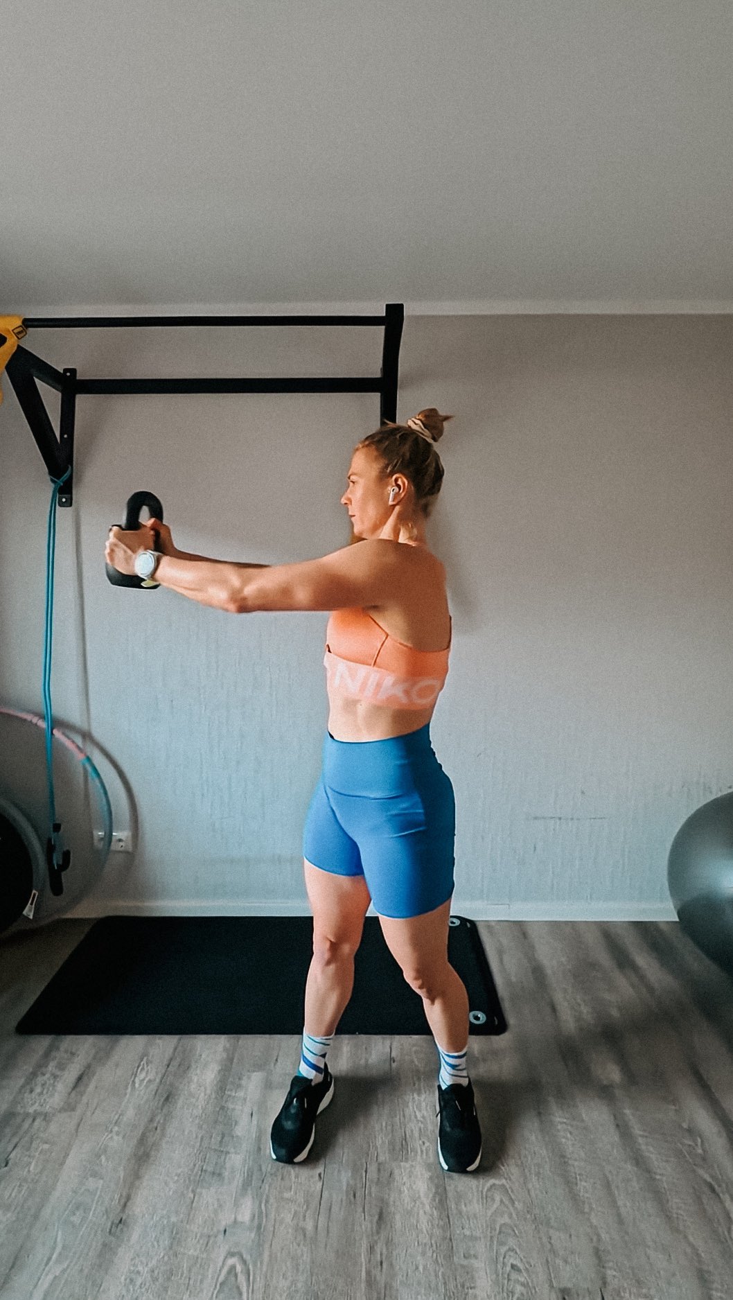 Ein stabiler Core sorgt für eine effiziente Wasserlage, mehr Kraftübertragung auf dem Rad und eine saubere Lauftechnik – auch wenn die Beine mal müde werden.
👉🏻Weniger Energieverlust
👉🏻Bessere Haltung
👉🏻Mehr Performance
Setze beim Coretraining auf Dynamik und Sportbezug statt auf reine Isolation 💡
#coretraining #corestrength #training #triathlontraining