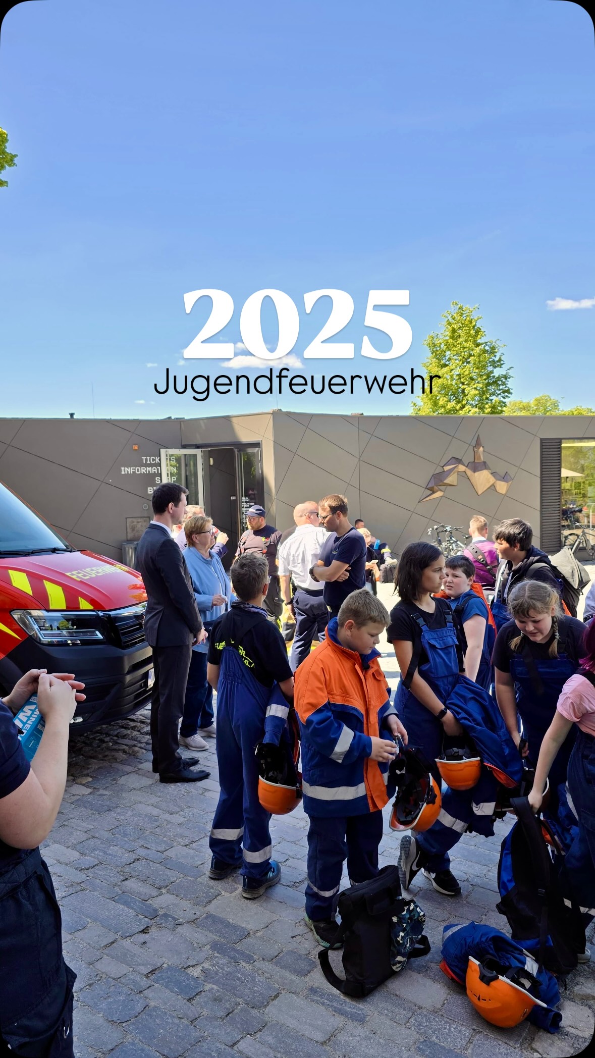 Ein Jahr voller Teamgeist, Action und neuer Erfahrungen 🚒🔥 Danke an alle, die unsere Jugendfeuerwehr 2025 besonders gemacht haben!
•
#jugendfeuerwehr #feuerwehrkahla #2025 #nachwuchsarbeit