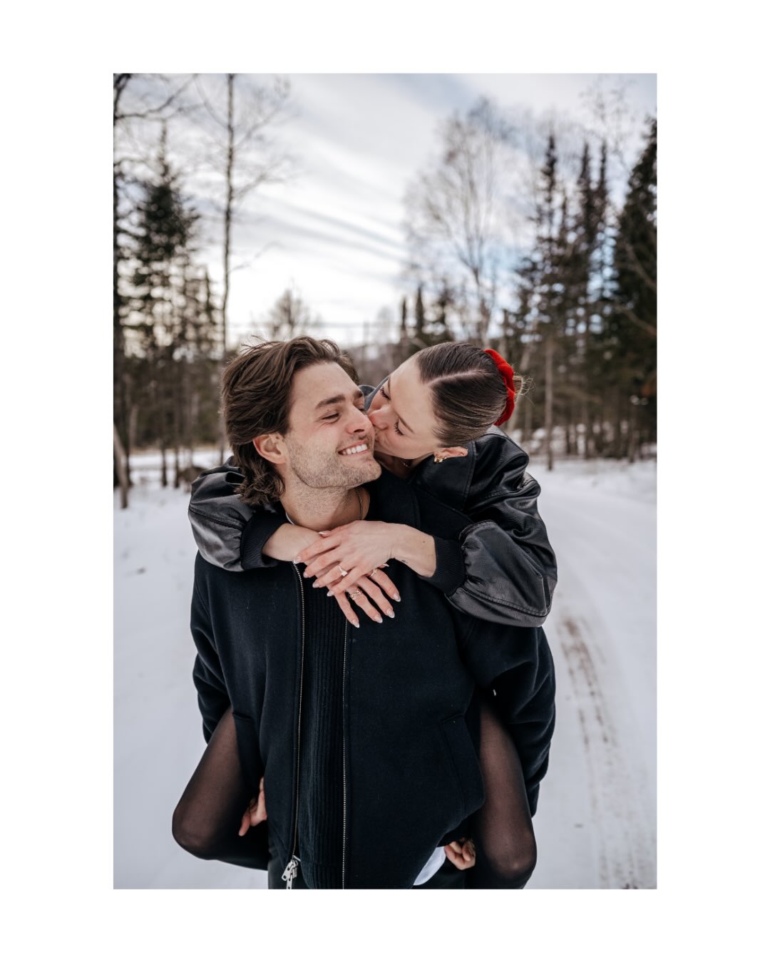 It may have been THE coldest day that we've had so far this year. And we may have taken three breaks to warm up in the air b&b. Aaand my camera screen may or may not have quit working but.. It was worth it all because Brooke said yessssss!! π Congratulations you two!