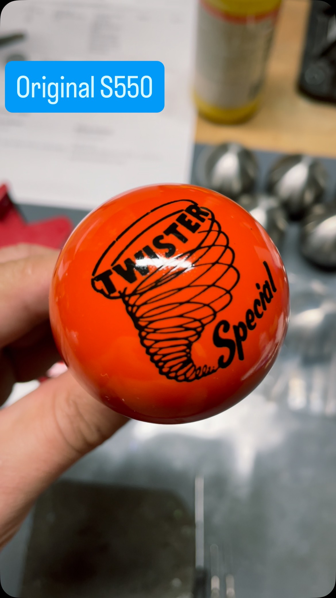 Another beautiful piece for a customer. We have Competition Orange ball on gloss black shaft with gloss black custom engraving. That’s something I like to make:)
#shiftknob #wmgarage #custom #shifter #whitemadness