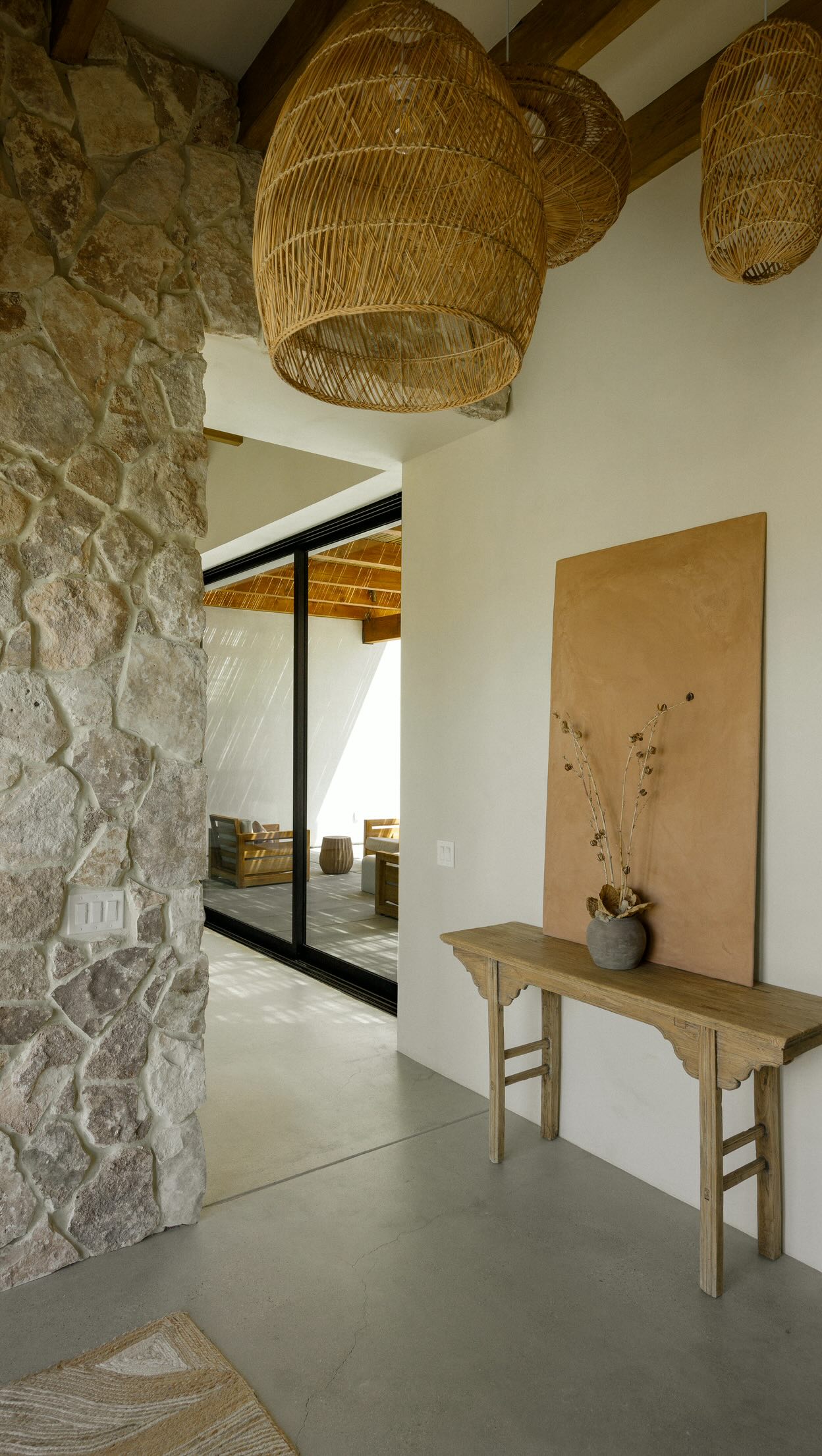 At Cocoon our homes are more than beautiful. They’re thoughtfully designed spaces that reflect the character of the desert and the people who built them. From modernist lines to soulful vintage detail, each place tells a story.
Find your place in the desert @ciel_homes .
Villa Paros- Joshua Tree, California
Drone footage: @kuratekphoto
Cover Photo: @victoriaposhphotography
#travelcalifornia #joshuatreenationalpark #travelinspo #propertymanagement #wellnesstrip