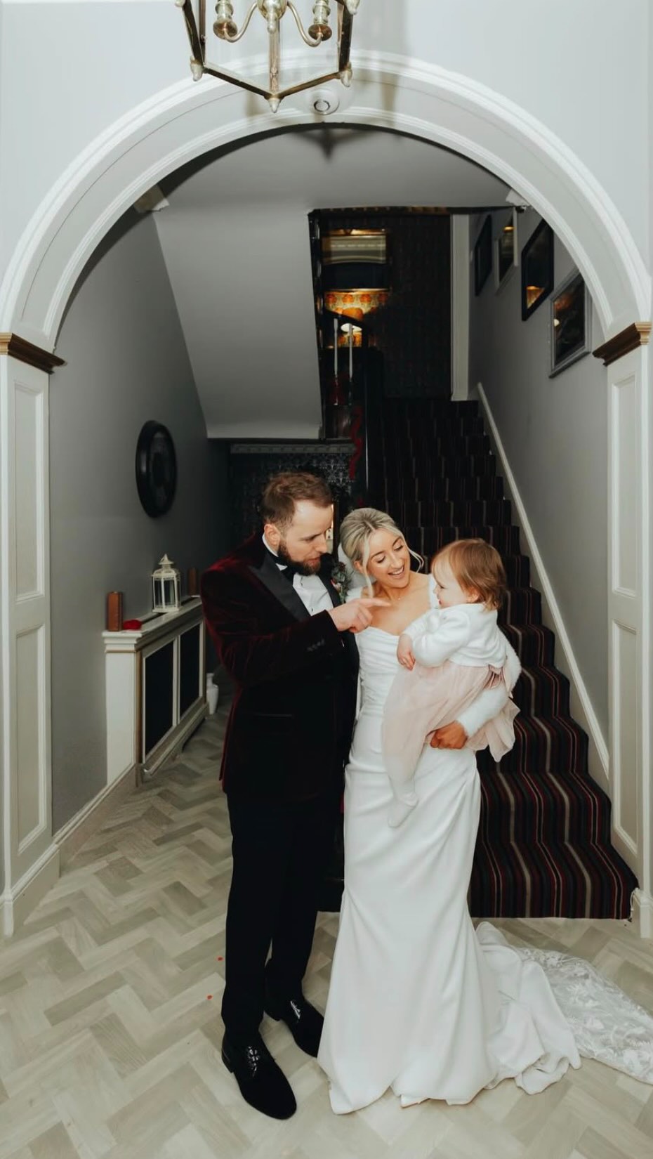 Christmas wedding goals ✨🤍
@s.l.k_home @kinsellaeric
Content: @the.socialguest
Photographer: @weddingsbydan
Dress: @emilybridalwear
Hair: @josiemariehair
Makeup: @laurajessicamakeup
📸 @weddingsbydan
Wedding Content Creator | 2026 Bride | Bride Era | Wedding Day | UK Bride 2026 | Destination Weddings | Wedding Inspo | Wedding Planning 2026 | Wedding Trends