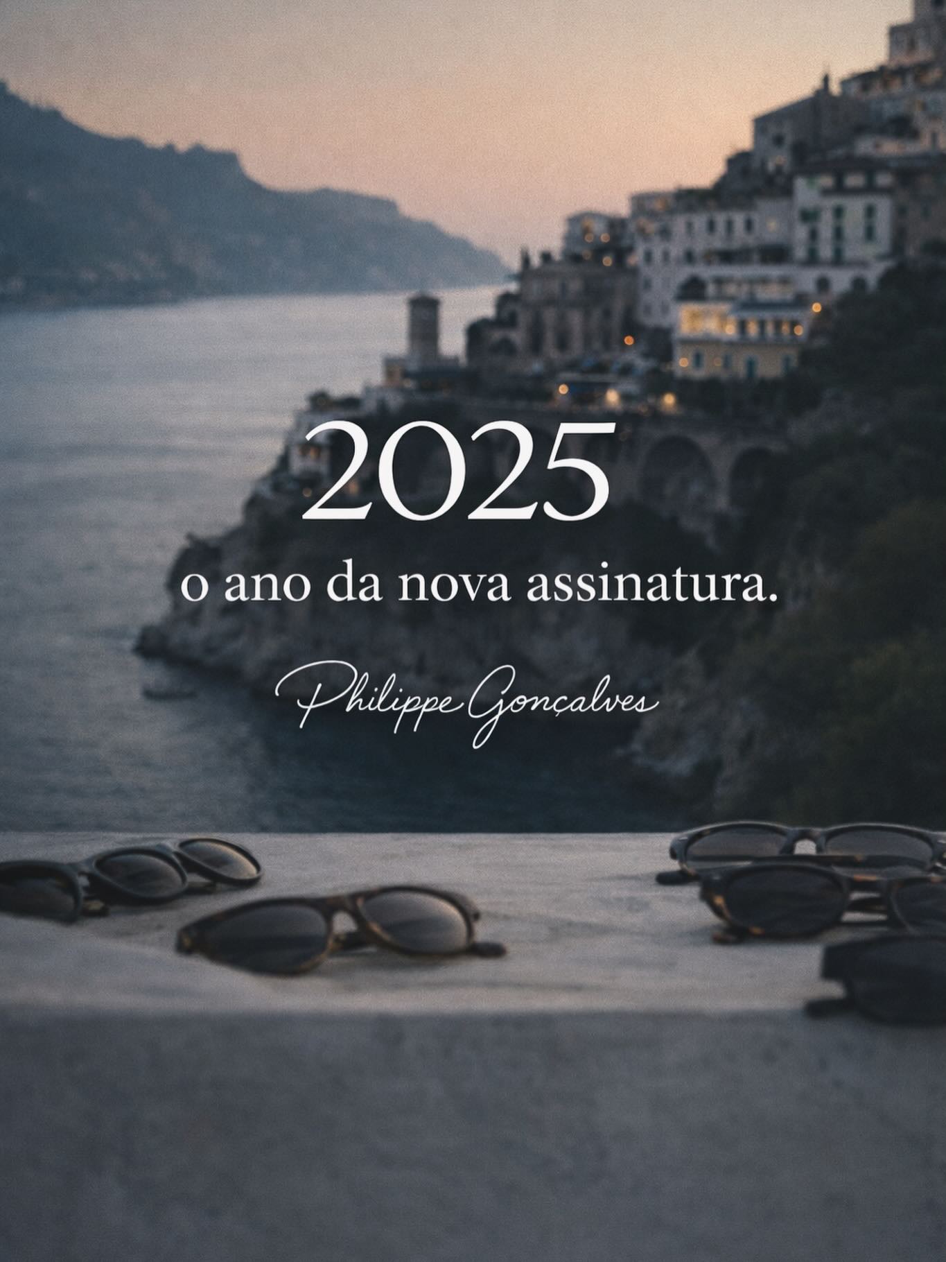2025 nos trouxe até aqui.
Histórias, encontros, detalhes e uma assinatura que ganhou forma.
Agradecemos cada passo, cada olhar, cada escolha.
Agora, fechamos este capítulo com a certeza de que o melhor ainda não foi revelado.
2026 se aproxima.
E quem vem… chega diferente. ✨🇧🇷🇮🇹
— PHILIPPE Gonçalves