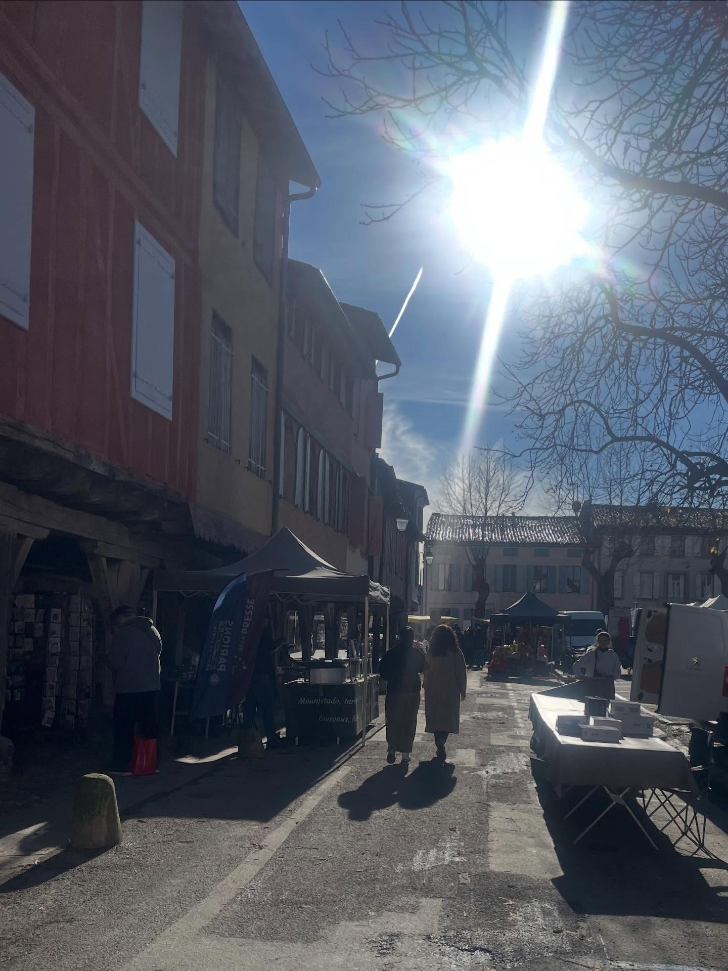 Stunning morning in Mirepoix. Monday markets for the win 🙌 ☀️