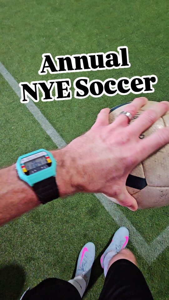 Its the annual #nye soccer game with Elmhurst United.
I love this tradition. Good people, a fun workout, and some beers at the end.
Playing with one of the best balls on the market! @hayworthathletic
Using the Mix Tape XL B Sides Watch to keep time for the 10 min games.
What traditions do you have?
#chicago #soccer #motivation #watchfam