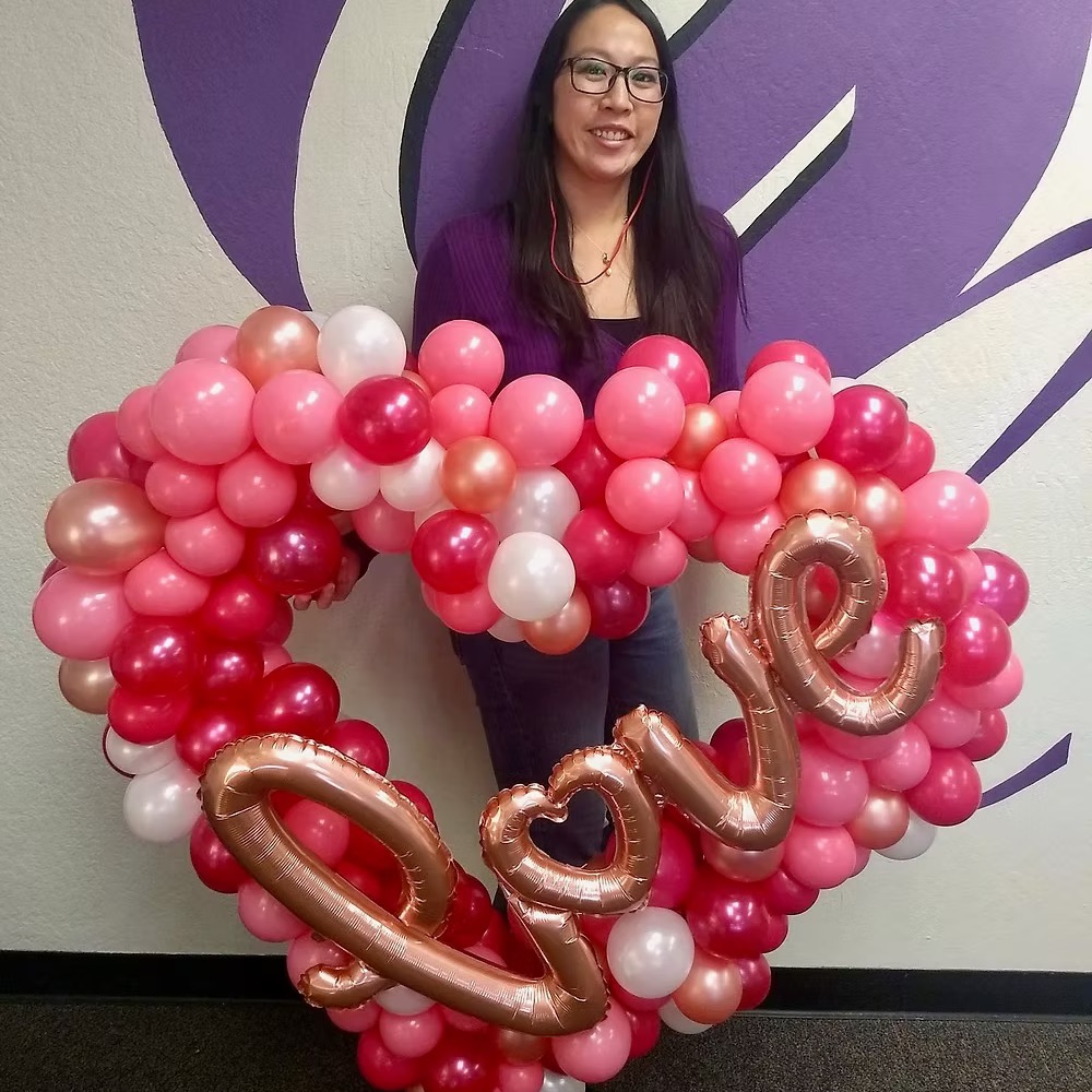 Thinking about Valentine’s Day already?
Good — because balloons make the biggest impact when they show up at the door 💘
Delivery slots fill fast.
Ordering early = less stress + more love.
#ValentinesDayCountdown #5DaysToValentines #BalloonDelivery #SendLove #ValentinesBalloons #SacramentoSmallBusiness #BalloonCreationsByCarolyn