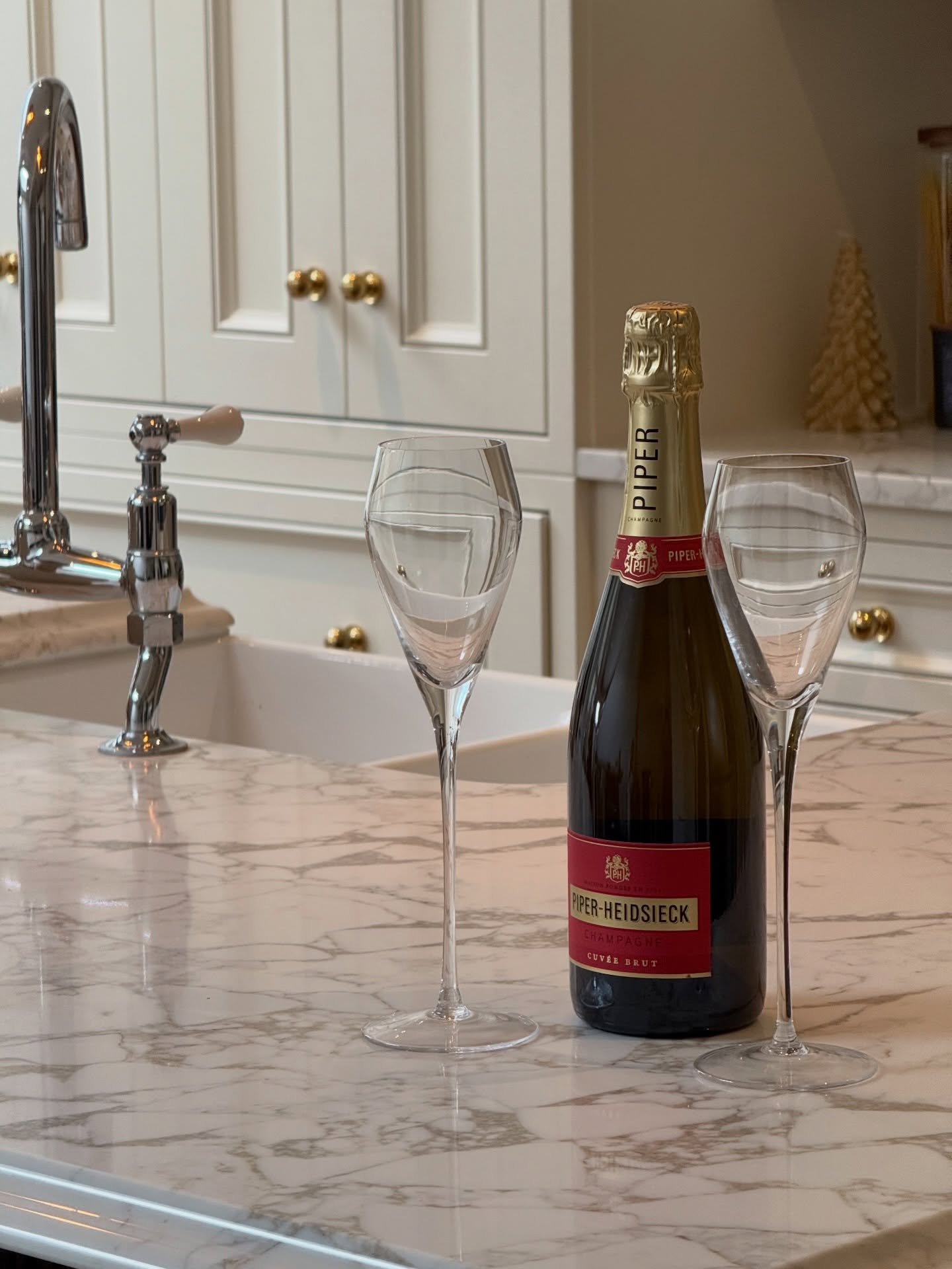 Time to pop the champagne 🍾
Wishing all of our customers, trade partners and followers a very Happy New Year. We hope 2026 is a special one ✨
Enjoy your celebrations - we will see you back on 5th January!
#thestonecompany #bishopsstortford