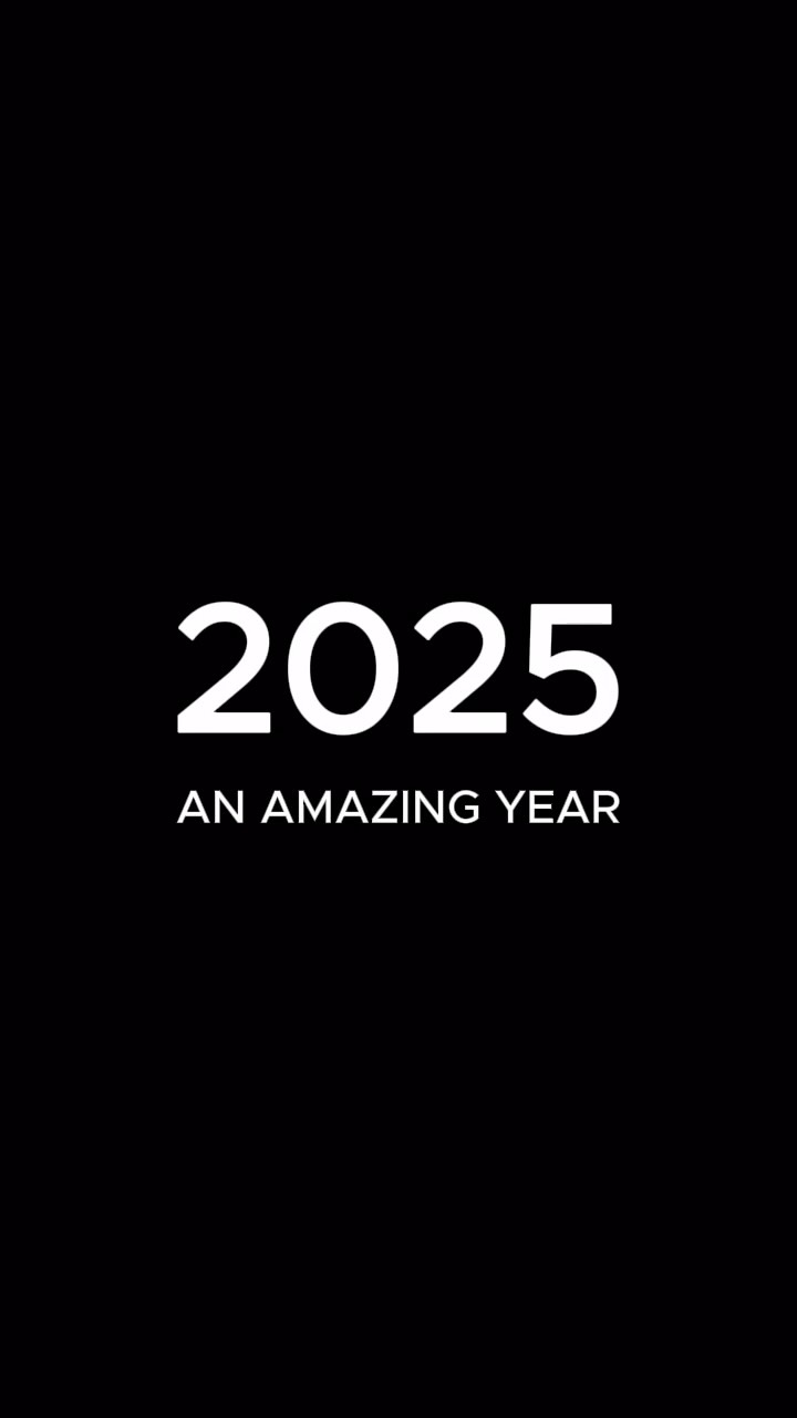Non ho parole per esprimere quanto sia stato meraviglioso questo 2025. Grazie di cuore a tutti: a chi ha collaborato, a chi ci ha creduto, a chi mi ha supportato e... a chi mi ha sopportato! 😅
Grazie, grazie, grazie. Tutto questo non sarebbe successo senza di voi. Buon anno a tutti! ✨
🇬🇧I’m at a loss for words to describe how wonderful this 2025 has been. A heartfelt thank you to everyone: to those who collaborated, those who believed in me, those who supported me, and... those who put up with me! 😅 Thank you, thank you, thank you. None of this would have happened without you. Happy New Year to all! ✨