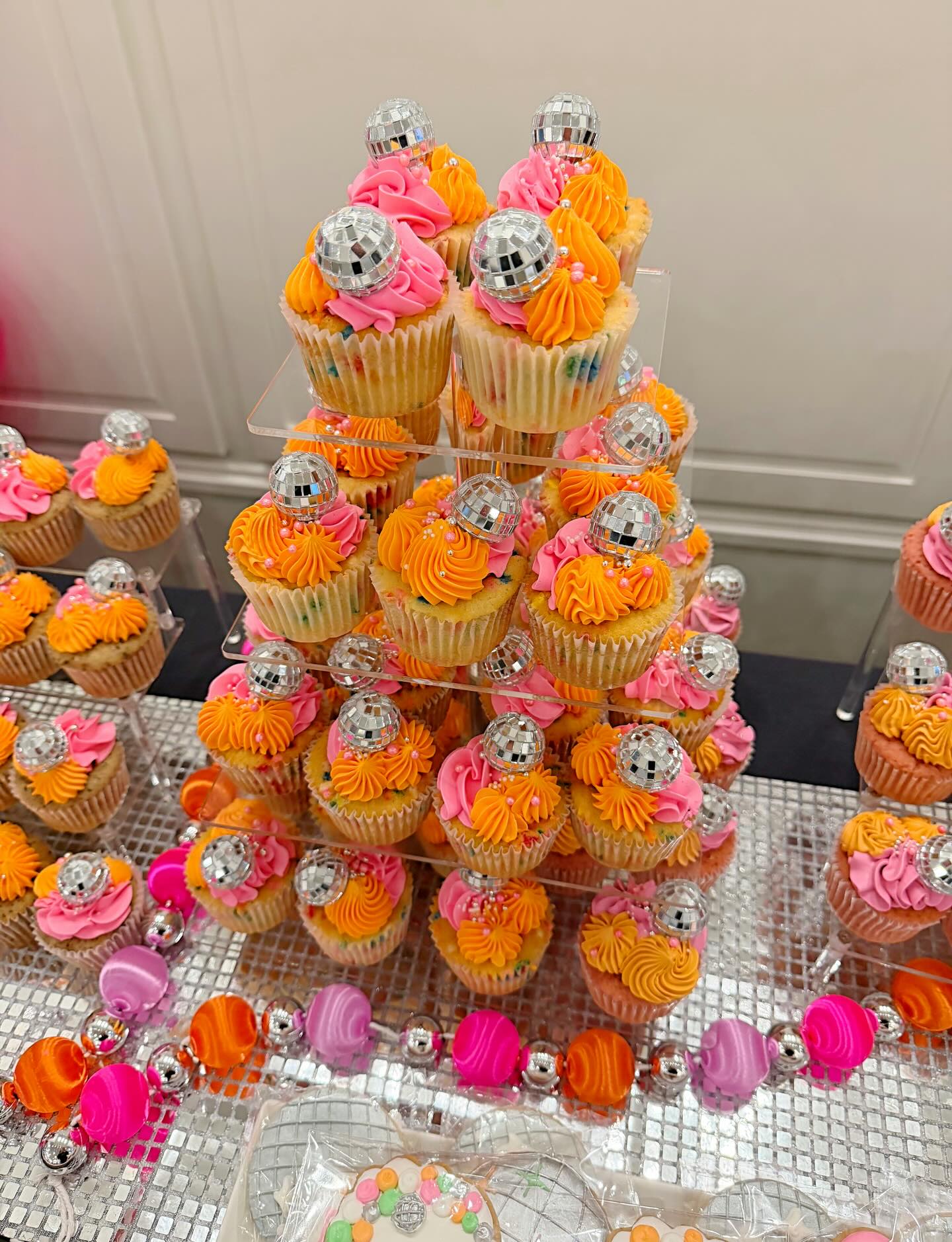One of our last orders of 2025 was this awesome dessert display for a company holiday party. How fun are these disco themed treats!🪩
For this dessert bar we made:
— Strawberry cupcakes, with lemon curd and fresh strawberries filling, and lemon Italian meringue buttercream
— Funfetti cupcakes, with strawberry compote filling, and vanilla Italian meringue buttercream
— Oreo cupcakes, with white chocolate mousse filling, and white chocolate Italian meringue buttercream
— Cinnamon sugar and chocolate glazed mini donuts
— White chocolate macadamia nut brown butter cookies
— Chocolate covered Oreos with Oreo cake
Here’s to more fun and colorful orders in 2026!🧡🩷
Venue: @watersedgeeventcenter
#boisebakery #boisecustomcakes #boisecakes #discocupcakes #partycupcakes