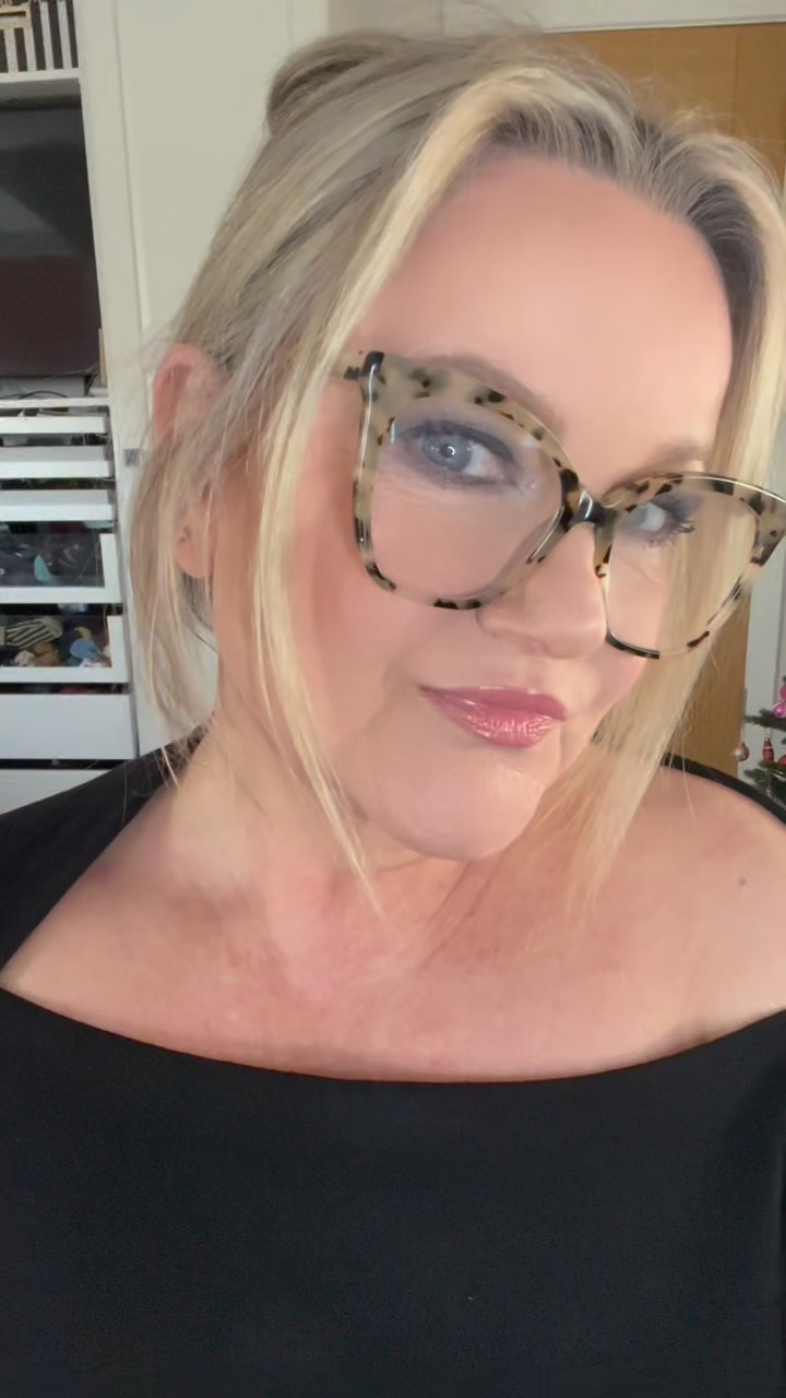 Paying tribute to the iconic Brigitte Bardot, reimagined for my 52-year-old face âš
This softly sculpted look celebrates timeless glamour while enhancing mature skin, using some of my favourite Charlotte Tilbury products:
âš Healthy Glow Summer Tint Moisturiser
âš Beautiful Skin Foundation
âš Magic Vanish Under Eyes â Fair 1
âš Beautiful Skin Radiant Concealer
âš Filmstar Bronze & Glow
âš Pillow Talk Matte + Hollywood Glowgasm Wand + âLove Is The Drugâ blush
âš Smoulder Eye Pencil
âš Brow Cheat Pencil in Taupe + Legendary Brows in Soft Brown
âš The Rock Chick Eye Palette
âš Iconic Nude Lip Liner
âš âLiv It Upâ Lipstick + Plumpgasm lipgloss
âš Airbrush Bronzer
A modern Bardot momentâproof that glamour has no age limit ð«
@charlottetilbury
#ad #magicbeautystars #nextbestcreatorad #nikkimakeupandhair #charlottetilburymakeup
#brigittebardot #bardotmakeup #smokeyeye #makeupartist