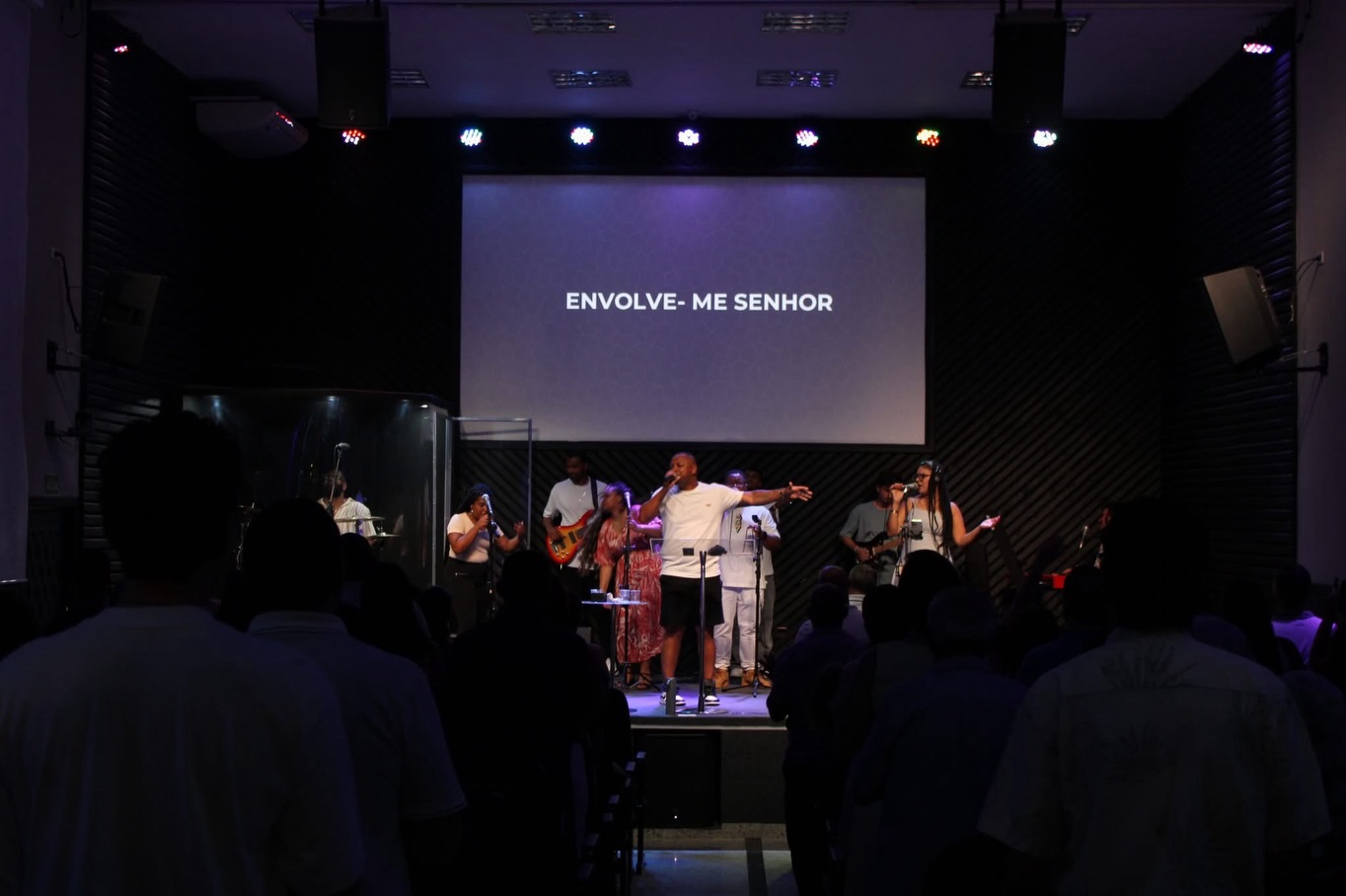 Um pouco do nosso culto da virada, momento de alegria, comunhão e amor!
Agradecendo a Deus por mais um ano e entregando a Ele o ano que se inicia!
Feliz 2026 para todos!🤍
Que Deus esteja presente em todos os nossos dias!