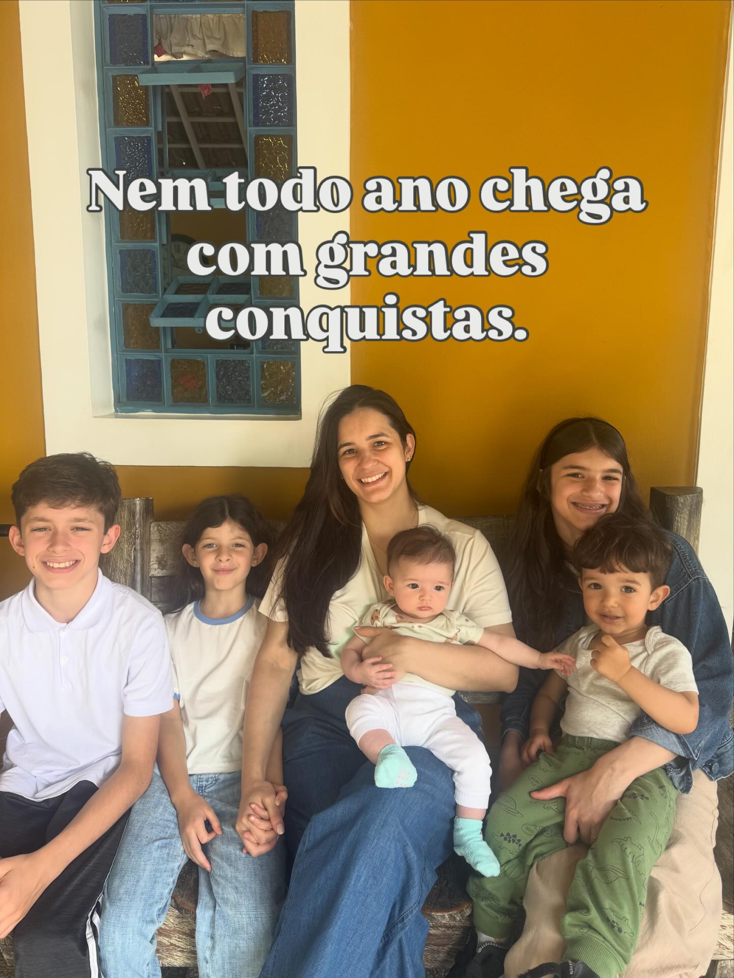 Talvez este ano não tenha rendido nada para “mostrar”.
Mas, sem você, essa pessoinha pequenininha não teria sido tão feliz.
E isso é tudo.
Querida amiga mãe,
o seu trabalho importa.
E é insubstituível.