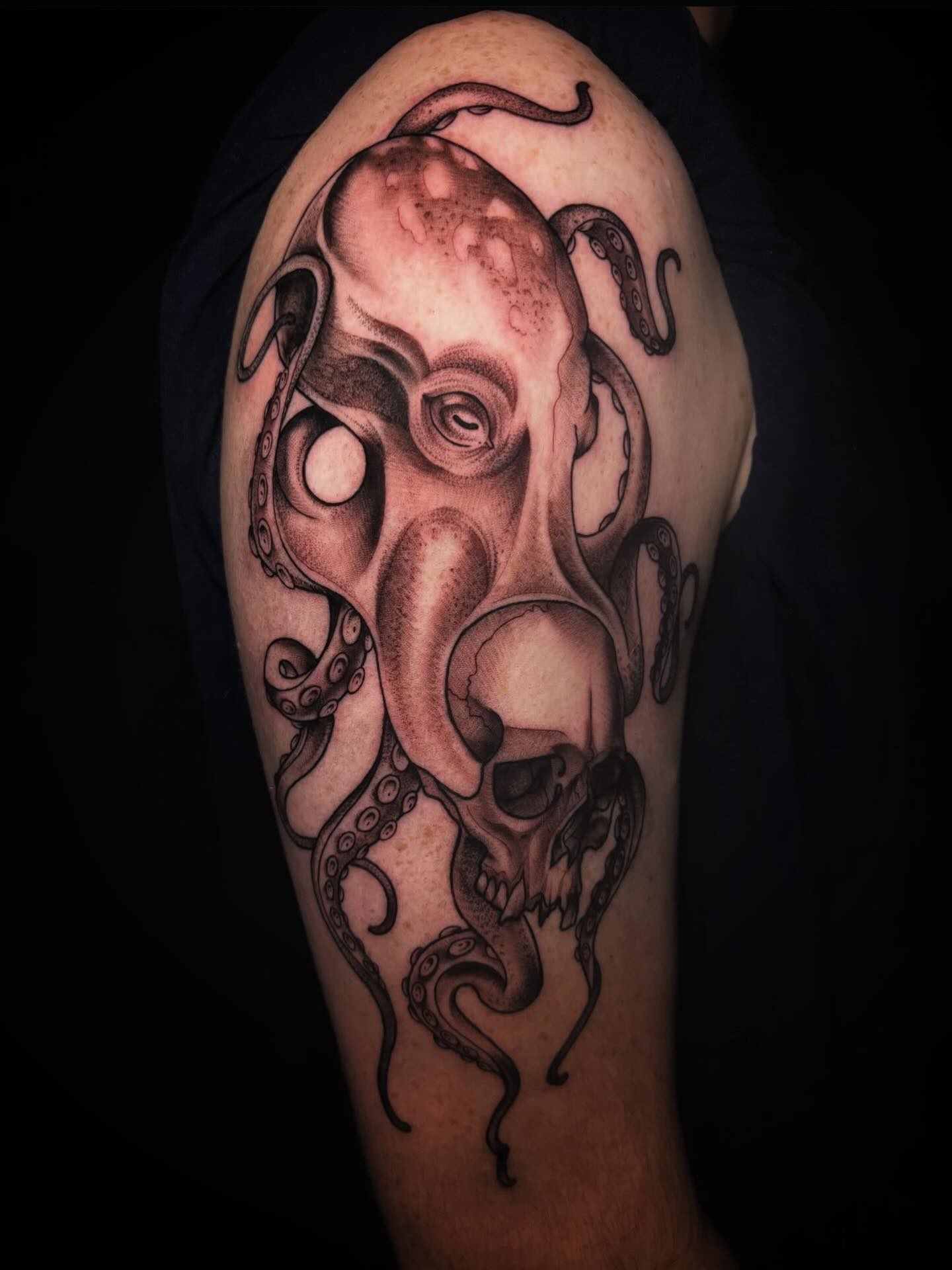 Tattoo by @karimatattoos
Karima is in the shop Thursday-Sunday each week
Call the shop or fill out our appointment form on our website link in our bio 👆
💯⚡️Walk-ins Welcome ⚡️💯
#studio100bg #vatattooartist #carolinecountyva #bowlinggreenva