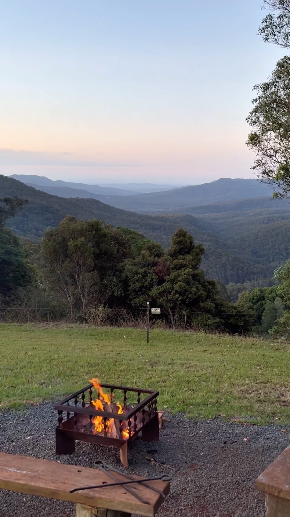 New year. New pace. πΏ Start 2026 grounded, calm, and surrounded by nature at Fyrefly Retreat. Golden hour, Views, fairly lights, fresh airβ¦pure magic.
#fyreflyretreat #goldenhouraustralia #EveningRetreat #goldcoasthinterland #NatureStay #newyear