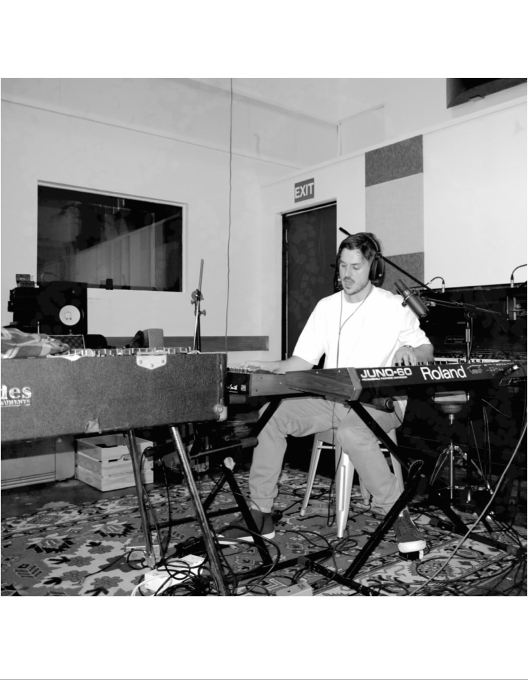 If we ruled the world (imagine that!), everyone would be an Andy Bull fan and he’d be quietly designing and steering the pop zeitgeist into far better places than where it is currently. The thinking person’s pop artist, he has just revisited his 2022 album People You Love, reintroducing it as a Director’s Cut, we caught up with our dear friend to talk instinct, cohesion, what prompted the re-release as well as what’s coming next for him.
Always a brilliant char, our interview is live on Waxx now — link to media centre in bio. 🎹
#andybull #waxxinterview #peopleyoulove