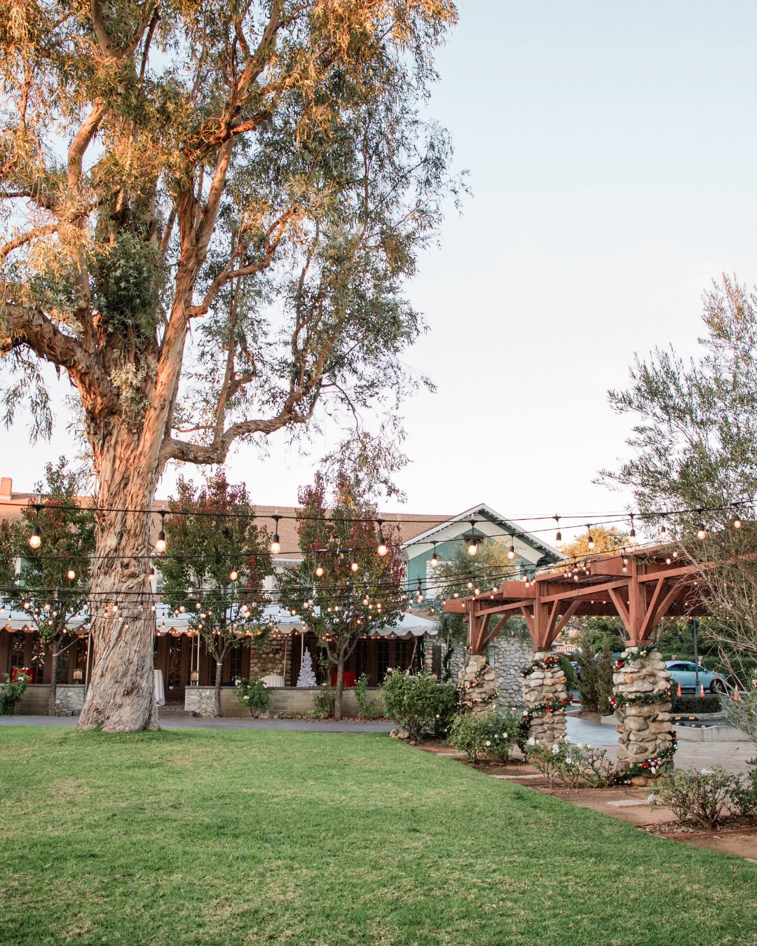 Happy New Year from all of us at La Villa Bella! 🥂
For 2026 we got a big surprise coming soon! ✨
For now, some beautiful shots of the backyard view! 🤍
Wonderful work done by: @krisandrapraytorphoto