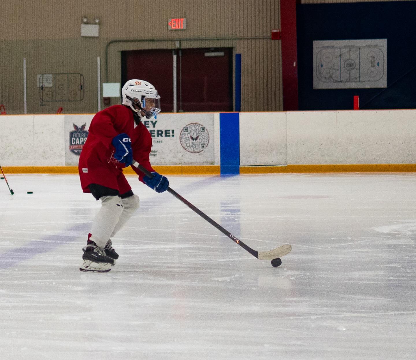 Learning the game the right way.
Making every rep count.
Spot two of our first sticks with this dynamic duo 🔥
#nyxhockey #builtbyplayers #edgecontrol #hockeyfamily