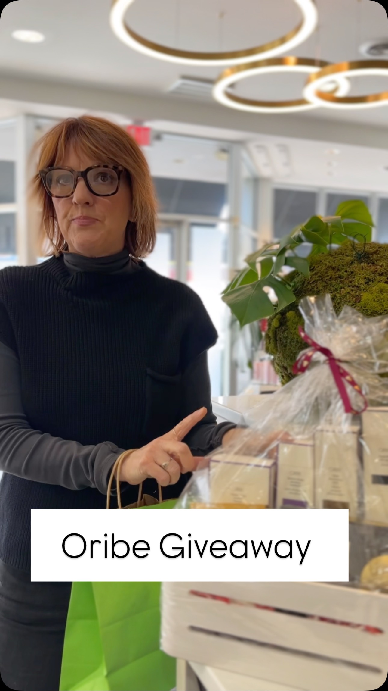 Announcing our winner of this beautiful Oribe Giveaway!
#oribeobsessed #oribepro #artinbeauty #giveaway #clientappreciation❤️