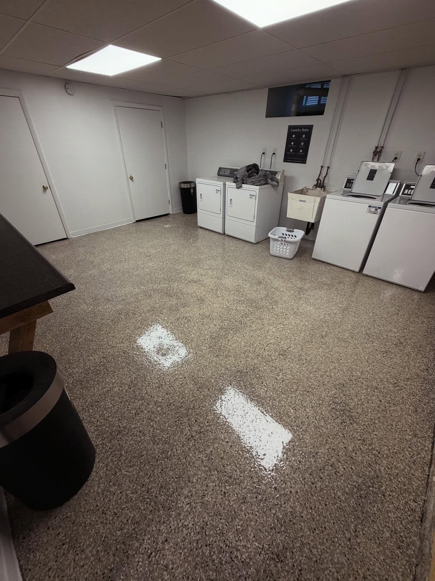 Fresh epoxy floor! Grinded, moisture-sealed, epoxy/flaked, and clear coated. Let me know what you think! 🔮
Finish —> Pre Clear-Coat Flake -> Post Grind