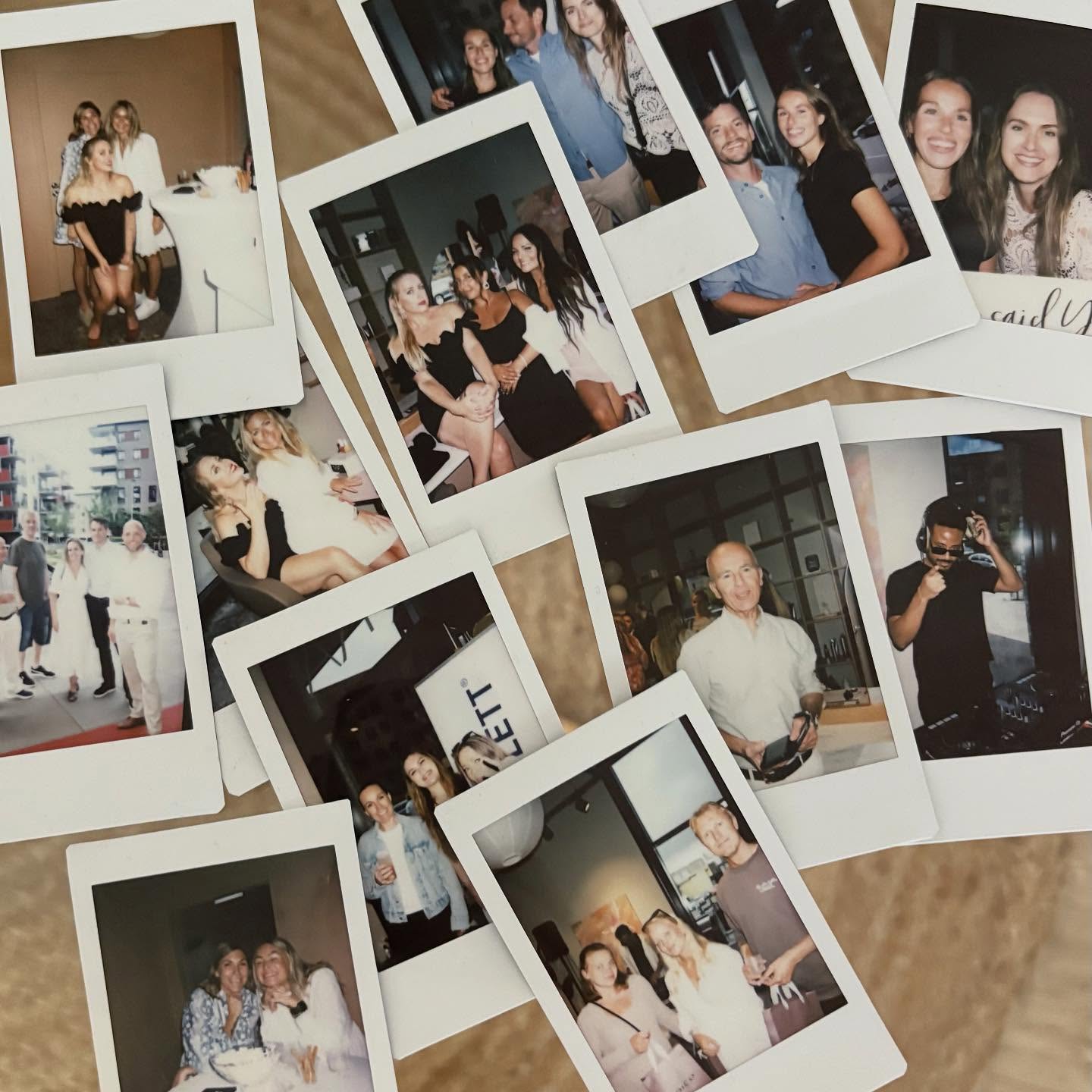 2025 – året vi åpnet dørene 🤍
Tusen takk til alle som har støttet oss, heiet på oss og valgt oss.
For tilliten, samtalene, latteren og øyeblikkene i stolen.
Vi er så takknemlige – og gleder oss til fortsettelsen🥹✨