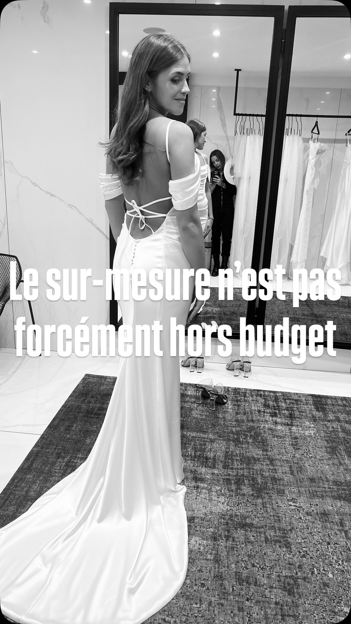 “Le sur-mesure, c’est forcément hors budget ?”
Pas forcément. Et souvent… c’est faux.**
Beaucoup de futures mariées pensent que le sur-mesure est inaccessible.
Pourtant, le prix dépend avant tout de ce que vous souhaitez : la matière, la dentelle, la broderie, la complexité de la coupe, le temps de travail…
Et quand on compare à qualité égale, entre une robe créateur achetée en boutique et une robe sur-mesure créée dans un atelier :
👉 la différence n’est pas si énorme.
Parfois, elle n’existe même pas.
La vraie différence, elle est dans :
✨ l’ajustement parfait,
✨ la personnalisation totale,
✨ la création d’une pièce unique,
✨ et l’accompagnement humain jusqu’au dernier bouton.
Autrement dit : pour un budget similaire, vous pouvez choisir une robe standard…
ou une robe pensée pour vous, fabriquée pour vous, et ajustée à votre silhouette au millimètre.
⸻
🤍 Chez moi, le prix s’adapte à votre rêve — pas l’inverse.
On discute ensemble de vos envies, de votre style, de votre morphologie,
et je vous propose une création cohérente avec votre budget.
Pas de surprise, pas de pression, pas de surcoût caché.
⸻
✨ Qui suis-je ?
Je suis Manon Gontero, créatrice de robes de mariée sur-mesure depuis 15 ans à Marseille.
Dans mon atelier à taille humaine, chaque robe est dessinée, patronnée et fabriquée sur place, avec passion et précision.
⸻
💌 Envie de découvrir ce qui est possible pour vous ?
Réservez votre rendez-vous et venez me parler de votre robe idéale.
Vous repartirez avec une vision claire… et peut-être même la surprise de voir que le sur-mesure est plus accessible que vous ne l’imaginiez.