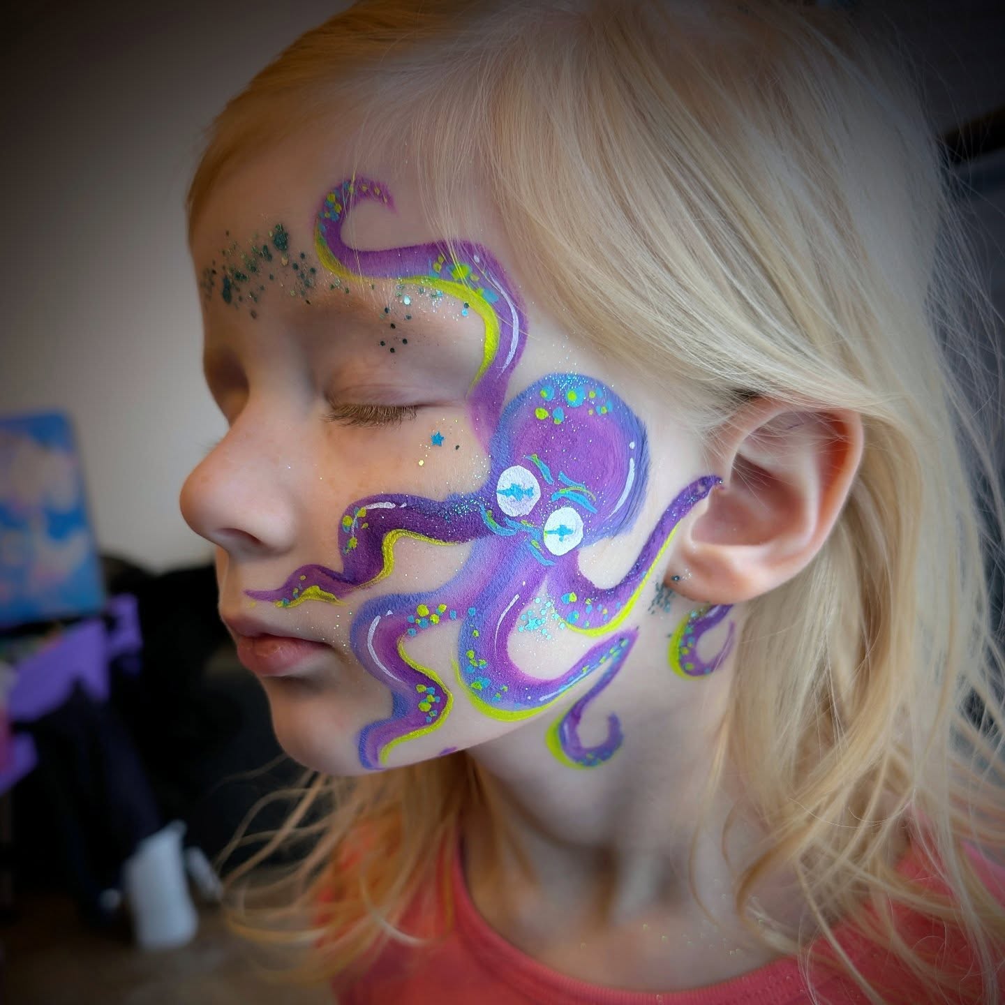 πππ NEW DESIGN πππ I have been wanting to paint an Octopus forever - I had it on my board this summer and NO ONE chose it. SO happy this girlie picked it - especially when unicorn was a close second.
#ColorPopFacepaint #facepaintWI #mkefacepaint #octopusfacepaint