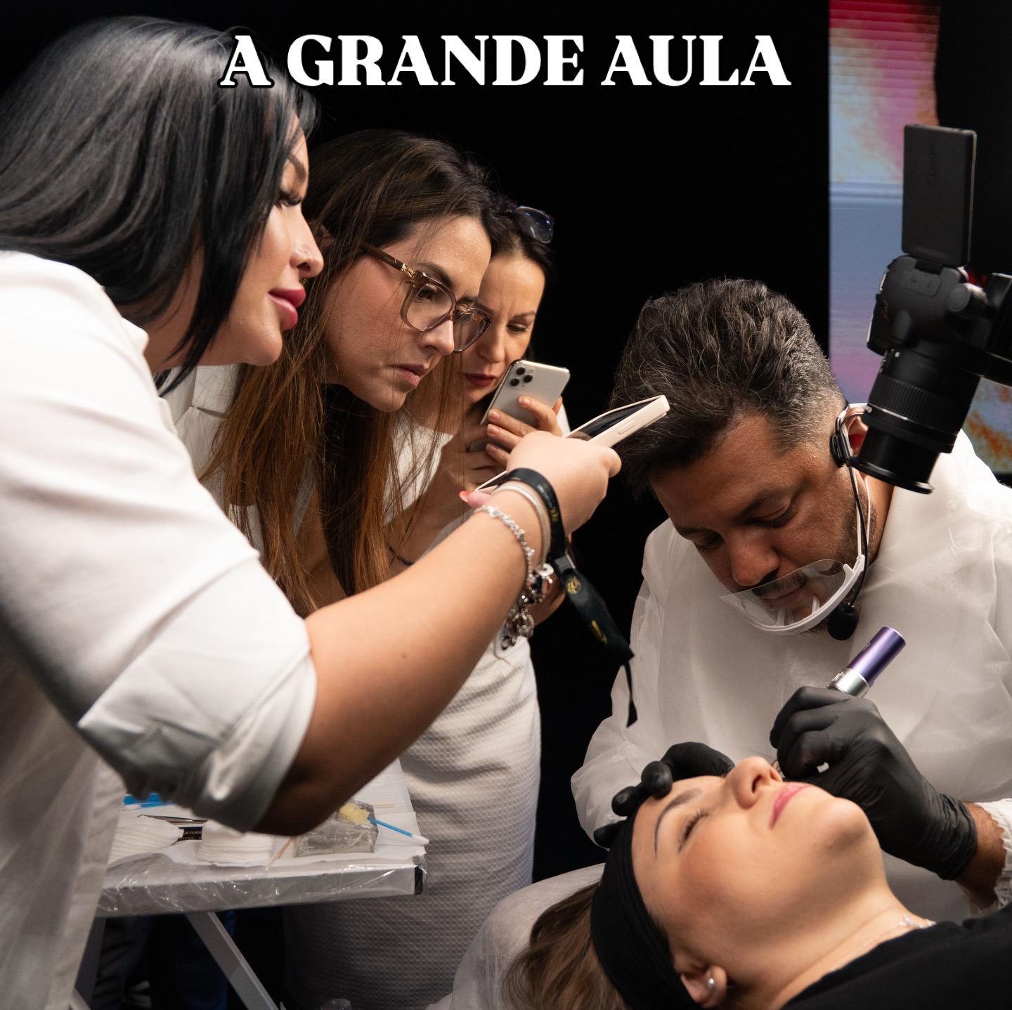 Eu escolhi os melhores, os que sobem em palco pra dar show, que respeita o público e que entrega exatamente a AULA PROMETIDA em a grande aula.
Obrigada meu amigo @thiagorodrigues.toptrainer você foi um sucesso
Chega de ensino raso e desfile de ego em cima de palco, aos poucos vãos eliminando isso🙏🏼