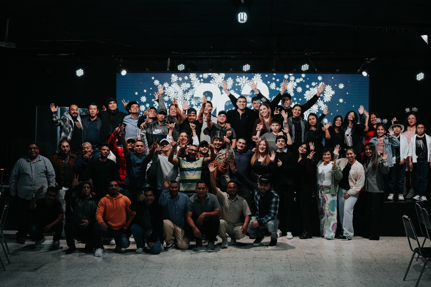 ¡Bienvenido 2026!🤩✨
Estos son algunos momentos de nuestra cena de Año nuevo.🍴
Recibimos el año adorando a Dios y postrados para que sea Él, nuestra prioridad en este nuevo tiempo.✨