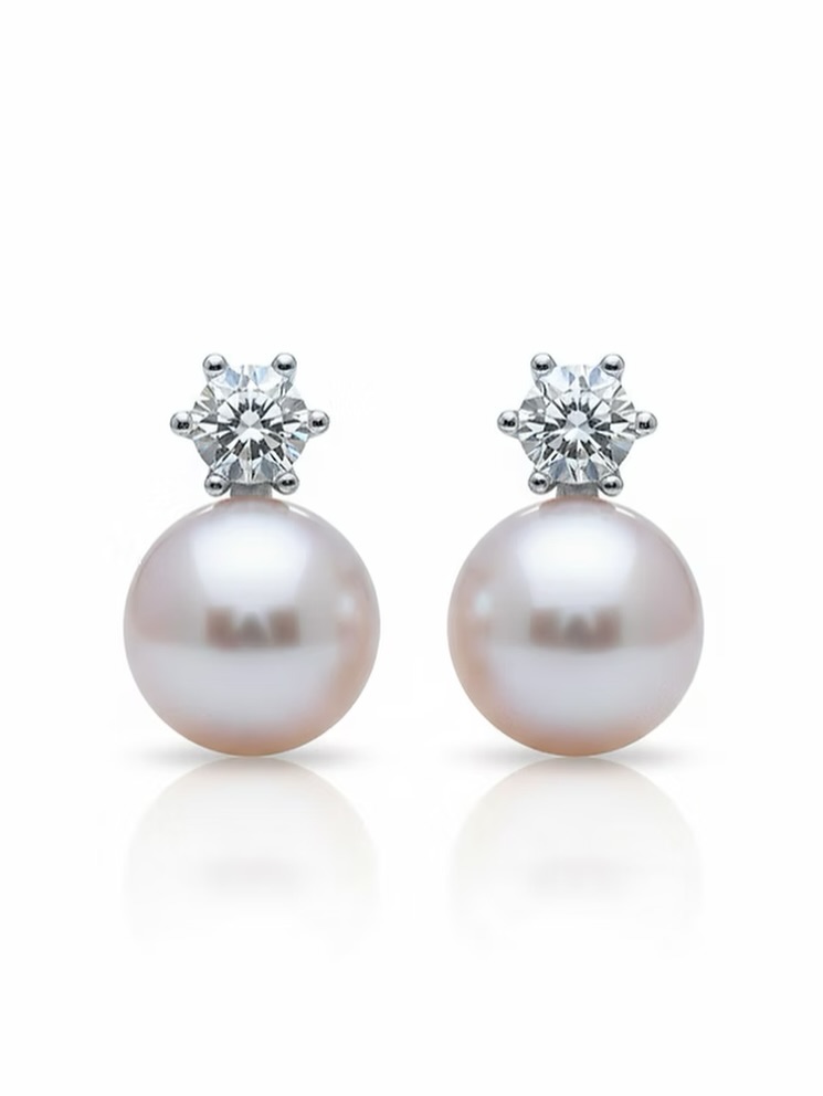 <Pure> Heirloom Freshwater Pearl Earrings in 18K White Gold Plated
A single freshwater pearl sits beneath a bright white stone, creating a simple yet elegant look that suits both daily wear and evening style.
Inspired by vintage fine jewellery, this design gives the timeless pearl stud a fresh update. The top stone adds a touch of light, while the pearl glows softly beneath. They are light, easy to wear, and always refined. It‘s the kind of piece you will reach for again and again.
#pearljewelry #londondesigner #giftforher #giftforsister #giftformom