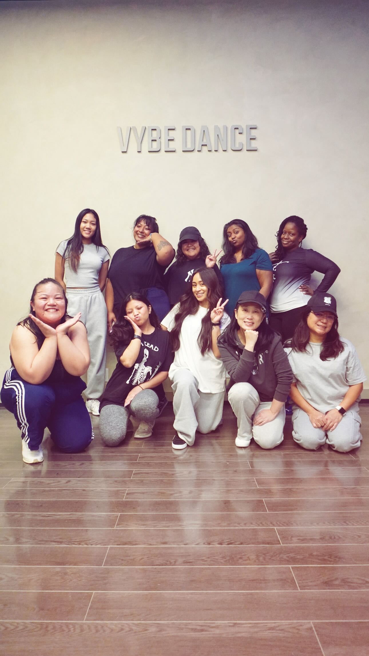 ✨Rhythmic Vibes✨
A class to connect + feel + be.
An open space where you come as you are and move how you feel🤍
Join the community🌸
🎼: @adannaduru