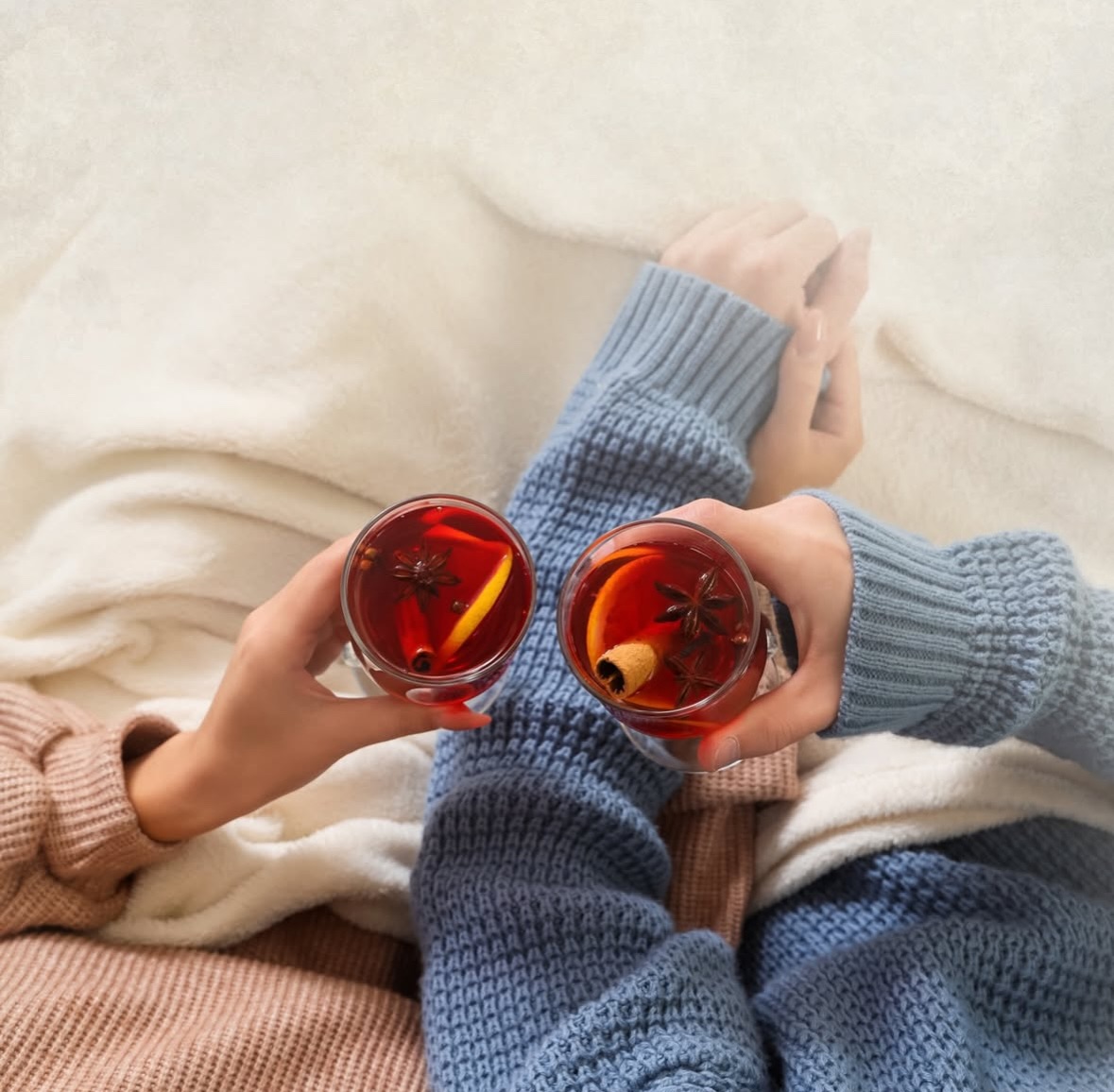 Genieten & samen zijn.
Juist in de koude maanden maken kleine momenten het verschil. Met de Glüx Winter punch van Walcher, nu ook alcoholvrij verkrijgbaar, tover je elke winterdag om tot een warm en feestelijk moment.
Samen op de bank, goed gezelschap en een glas dat verwarmt. 🔥✨
#walcherdistillery #glüxwinterpunch #wintermomenten #gezelligheid #alcoholvrij