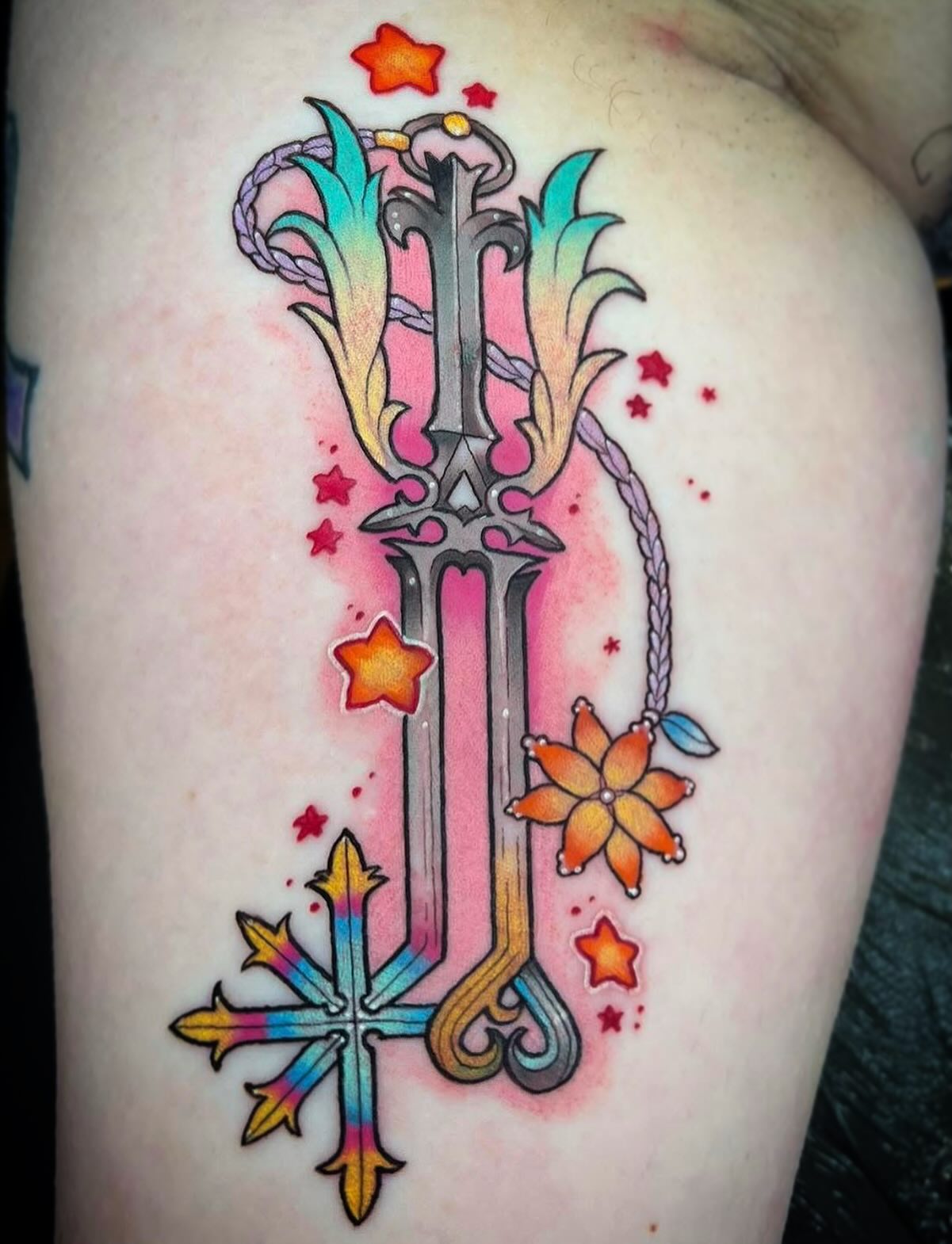 Key blade on the inner arm by Blaze. Stop in and book your next bold and colorful piece with him today!
#cantontattoos #ohiotattooers #ohiotattoos #keyblade #inkeepers @theinkeeperstattooparlor @drblazo138
Artist: @drblazo138