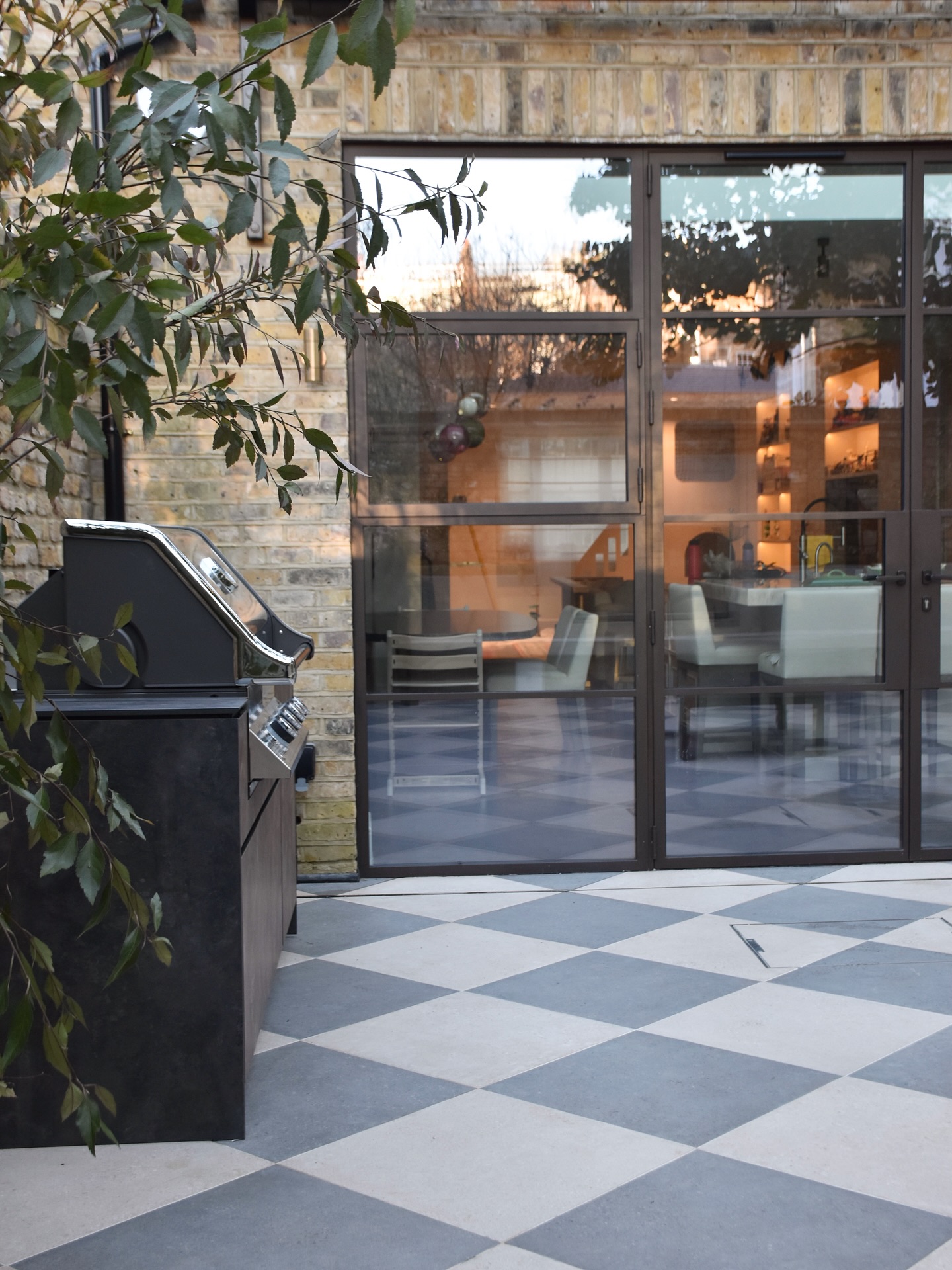 Spent today wrapping up the final details in this Primrose Hill courtyard garden. This has been a collaborative project with the team at @aflux_interiors , and it’s been great seeing it come together.
The design is both functional and elegant, created to be enjoyed throughout the year. A retractable awning mounted to the new extension means the space can still be used when the weather turns, particularly once the lounge furniture arrives.
I’m sure the central fireplace will become a well-used focal point for the family, and I’m really looking forward to seeing the finished space once the painting and final decorative touches are complete.
✌🏻🤍