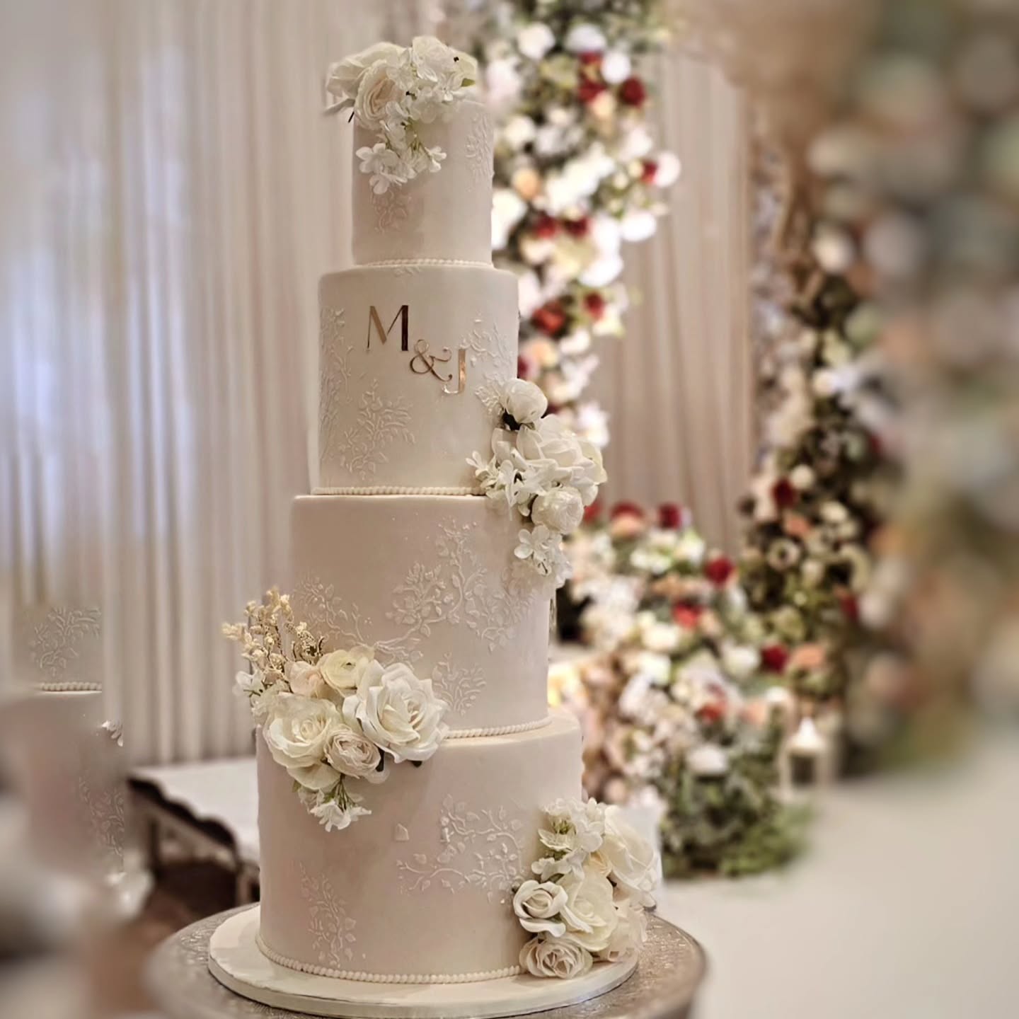 M & J β€οΈ
#weddingcake #newcastleupontyne #pakistaniwedding #asianweddings #cakedecorating