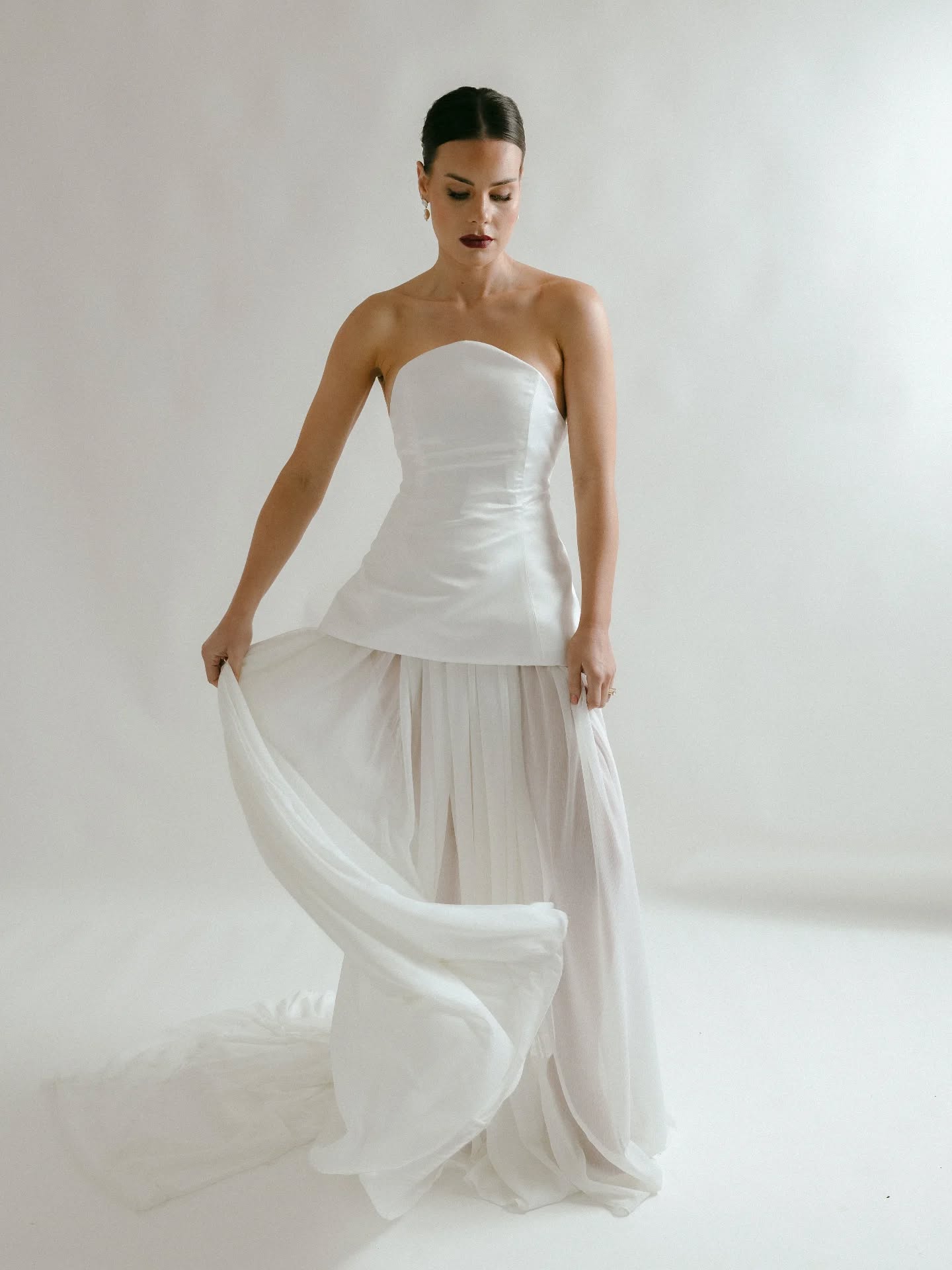 P O R T I A
Two piece elegance. The mix of fit and flare, soft and structured.
📷 - @emilyhugophoto
💄 - @jessicanicole_makeup
💃- @ellanaome