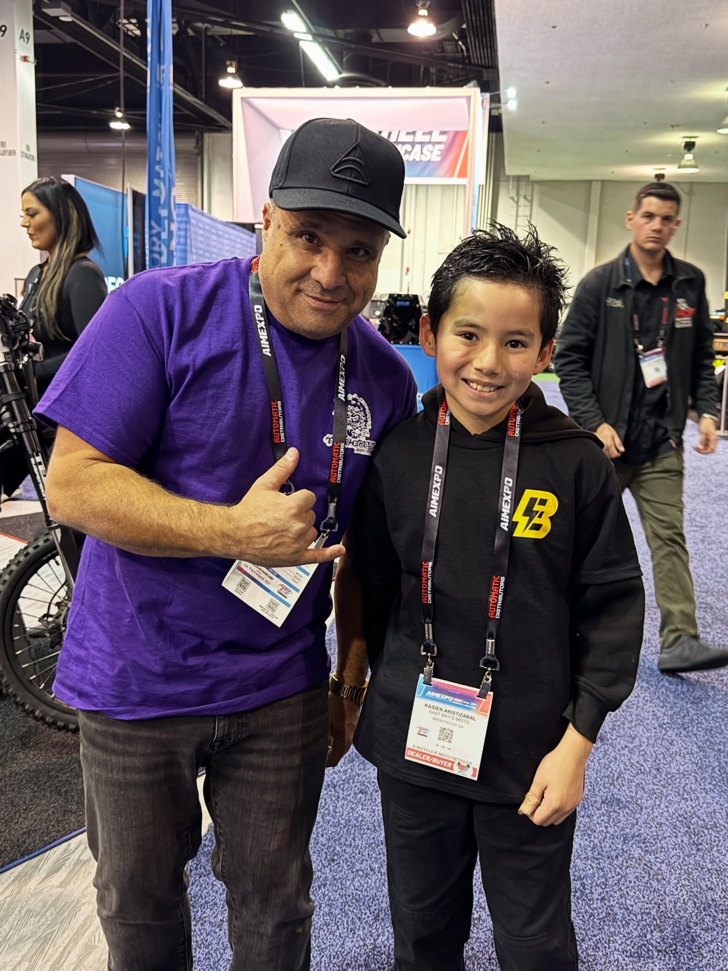 Got to meet @surronster best friends at AIMExpo ⚡️ @jimboslice420 & @rawstuntz