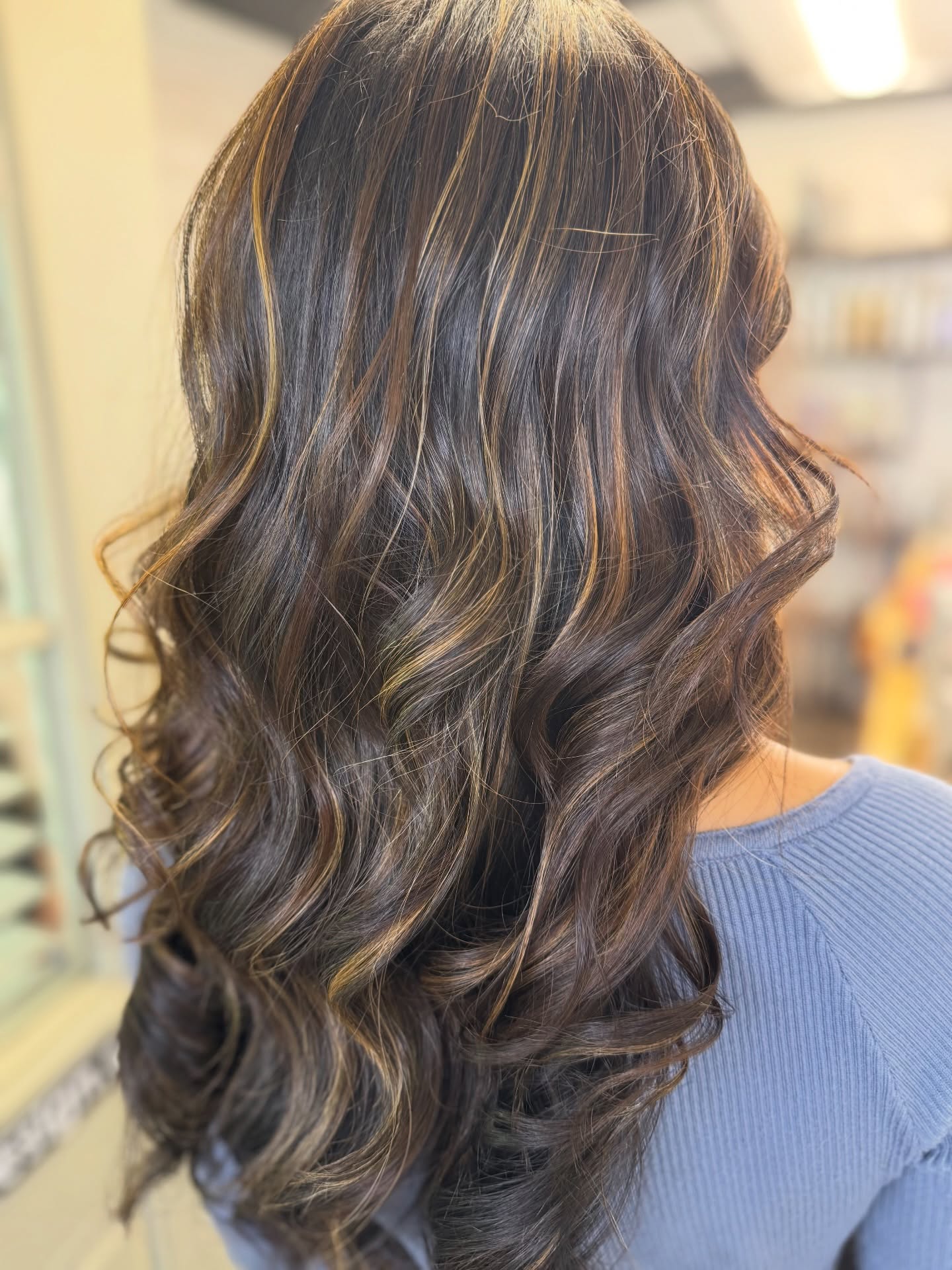 I was honored to give this new client her first ever hair color service. That’s right, virgin hair.
Swipe to see her before!
#levelheadedhairdesign #virginhair #sumnerhairstylist #puyallup