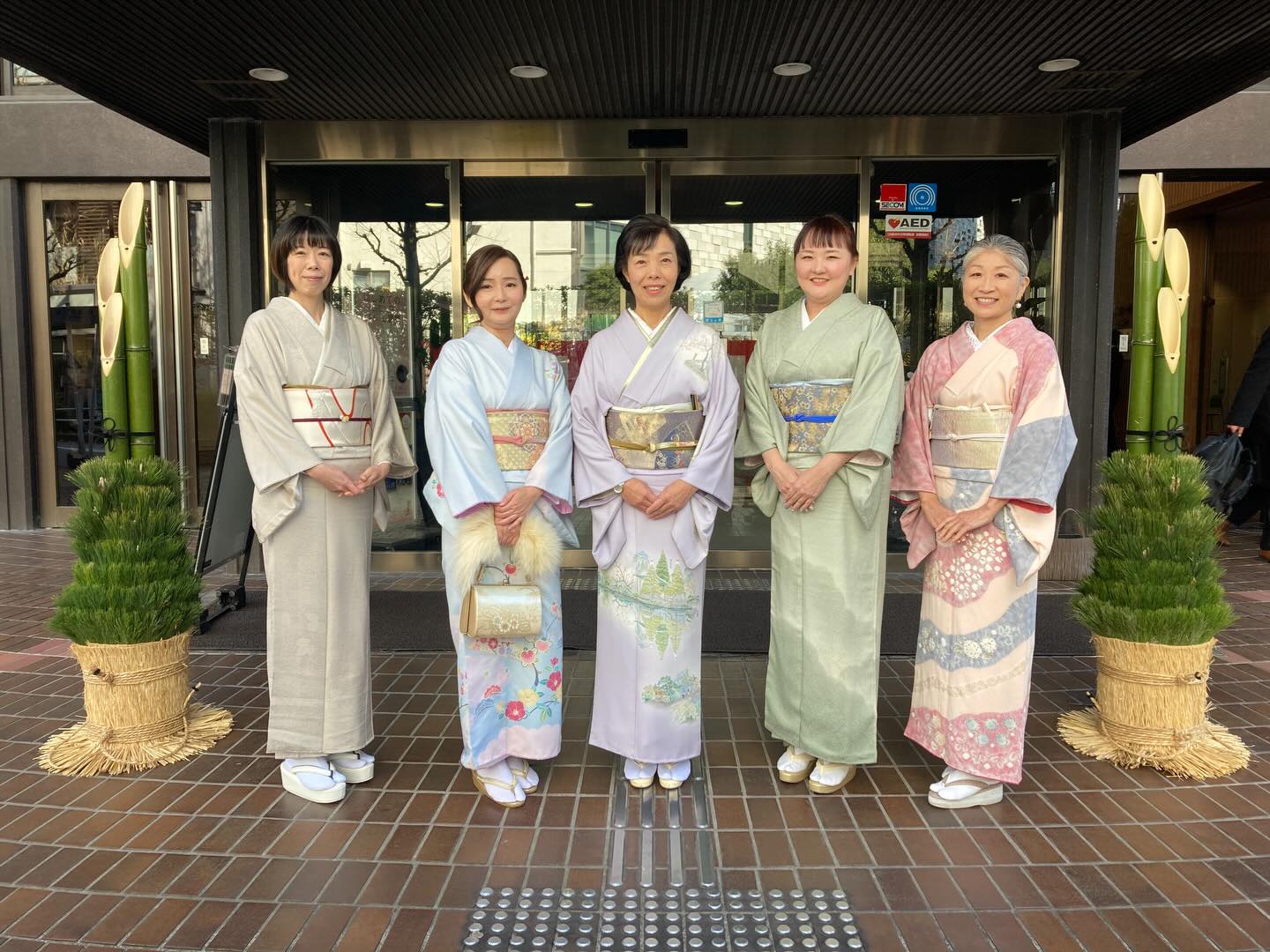 新宿区の賀詞交換会が行われ、獅子舞や木遣りが披露されました。
母の着物を着て参加👘
地場産業である染色業などを盛り上げるためにも、着物を着る機会を大切にしたいと思っています。
着物区議ショット📷です!
#新年 #新年会 #賀詞交換会 #新宿区
#着物
