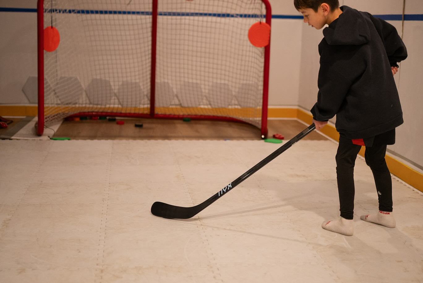 Reps on reps.
Even if you’ve taken big brothers stick… put in the work however you can 😉
(and then ask Mom for one of your own 😏)
#nyxhockey #hockeyfamily #topshelf #trainingday