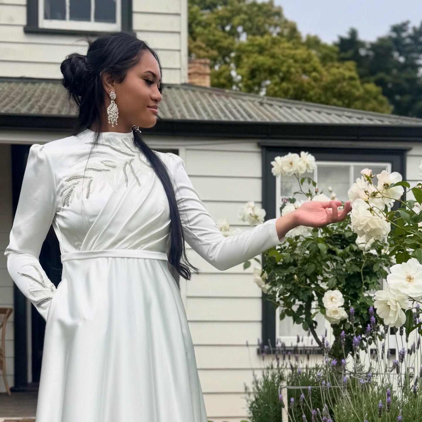 Simply her moment — The Mariam Gown 🕊️
#highend #modestfashion #white #bridal #gown #nikkah #engagement #shesaidyes #details #simplicity #hijab #hijabinspiration #muslimah #modesty #ootd