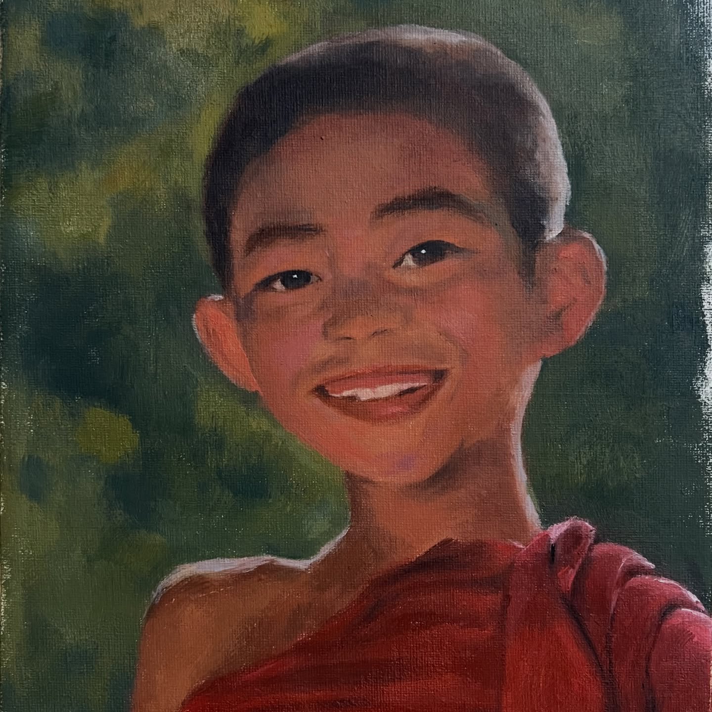 As I applied layer upon layer of oil paint, I built the face from broad blocks of colour, gradually refining them into delicate details. It wasn’t a fast process, but my colour decisions came quickly and intuitively. I love the gentle smile, and I want this feeling to live quietly in my space.
很喜欢这个纯真的笑容,就把它画下来,挂在客厅的墙上。
#portraitpainting #oilpainting #oiloncanvas #portraitart #kidsportraits