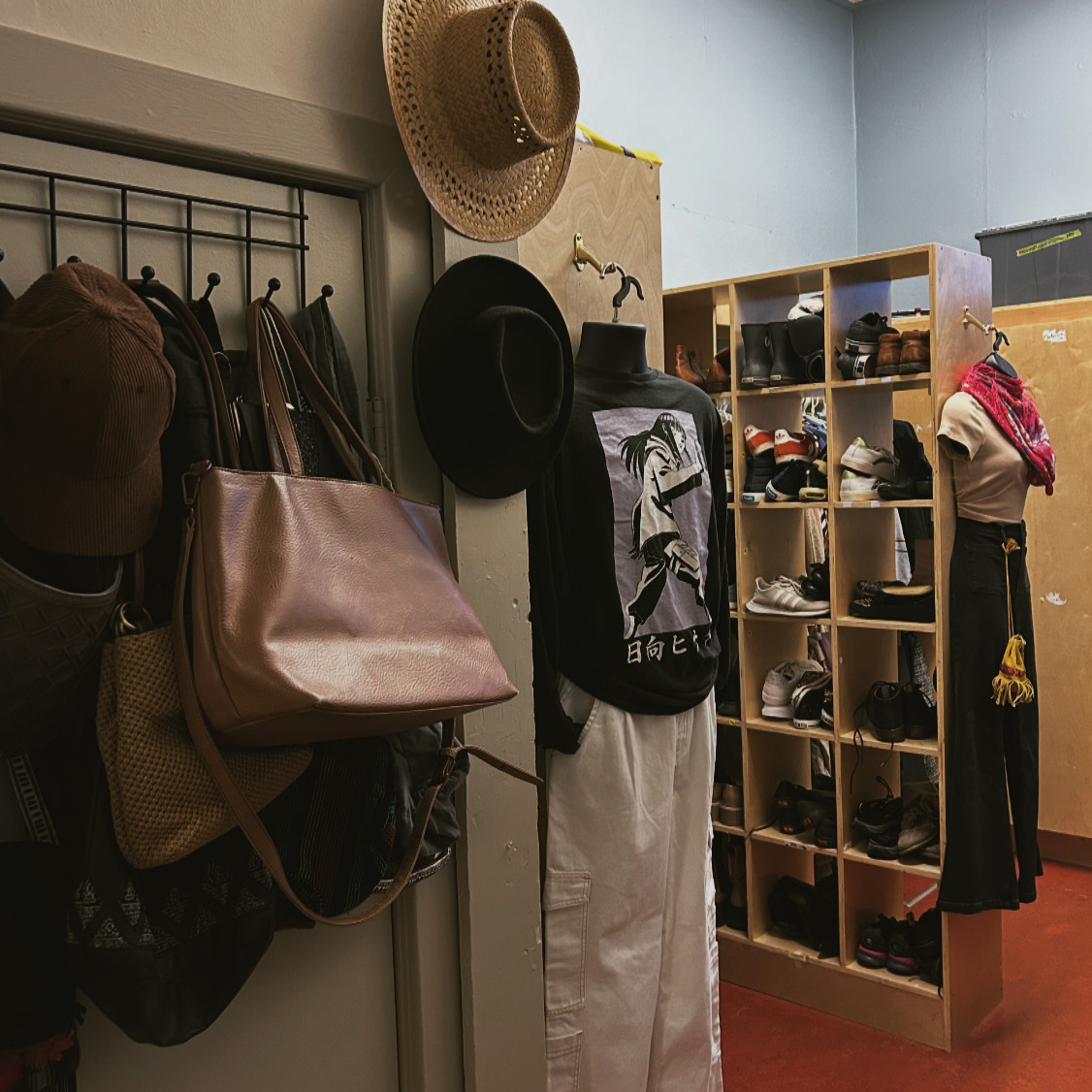 We asked and you answered…
Our beautiful boutique, recently rebranded by the students to “the free shop”, has had a major glow up!
A huge thanks to those who have donated new and gently used goods to our school community, we so appreciate you 🫶🏼
Also, a special shout-out to our beautiful community supporters
@cheersvintagecollective @monaconsignment @shop.fat.sisters @upcyclecollective_ @connectionsconsignment
Our staff & students thank you for supporting and being in community with us 💛
.
.
.
Our student community is diverse. Some live independently, are young parents, live in single parent homes, face heath barriers, or just need a little extra support.
So we are happy to receive donations of new or gently used items 'the youth of today' may need: from clothing to small household items, & unused personal care. Gift cards are also appreciated as our youth & family counsellors can get them to family's & youth in need.
Special thanks to our anonymous donors who helped us distribute over $2500 to our students, making the winter holidays a little brighter for many families ☀
When we refresh, or have extra, we share with other community organizations who support Indigenous outreach & young parents in our community ❤️