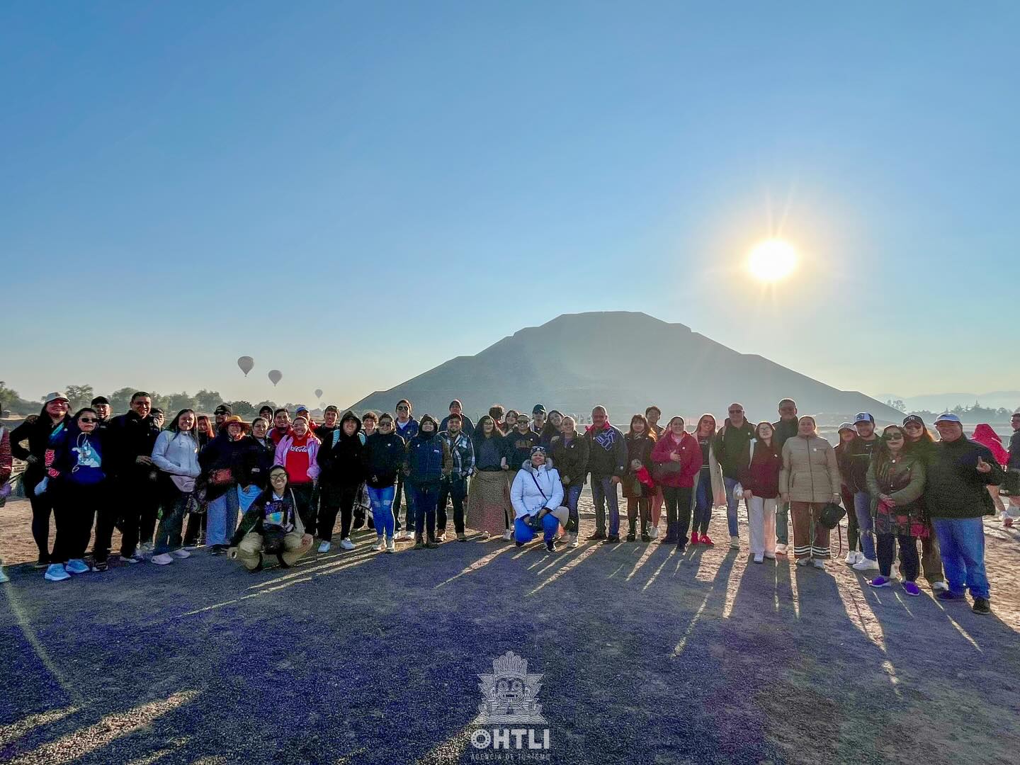 Con esta maravillosa postal de nuestro grupo de San Luis Potosí, comenzamos el año en la ciudad de los dioses 😍
#guiasdeturistasmexico #guiasdeturismo #guiadeturistas #teotihuacan #fyp
