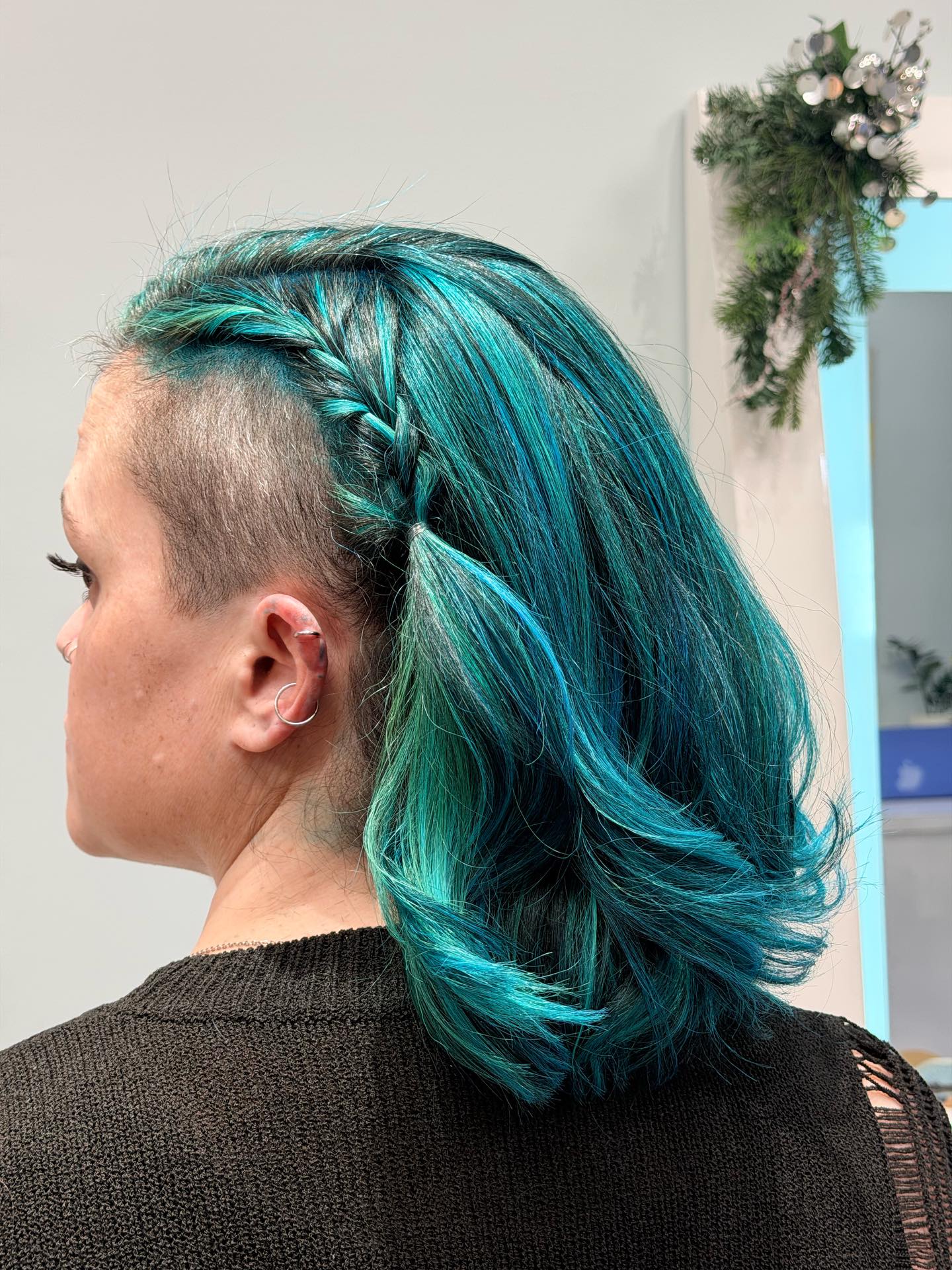 New Year, Fresh Hairstyle!!!
Looking gorgeous with the perfect shades of color 😍
#fabioshairstudiobxv #newyearnewyou #newhairstyle #doneby_beti