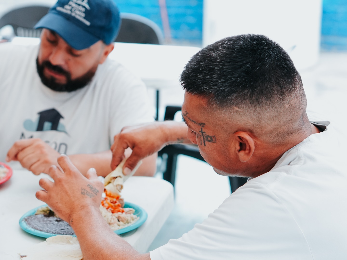 💛 En El Mesón del Cielo no sólo ayudamos a las personas a restaurar sus vidas… también les brindamos alimento y esperanza cada día. 🍽️✨
Tú puedes ser parte de esta labor.
Apoya la casa con donaciones en especie o en dinero y juntos sigamos alimentando cuerpo y alma. 🙌