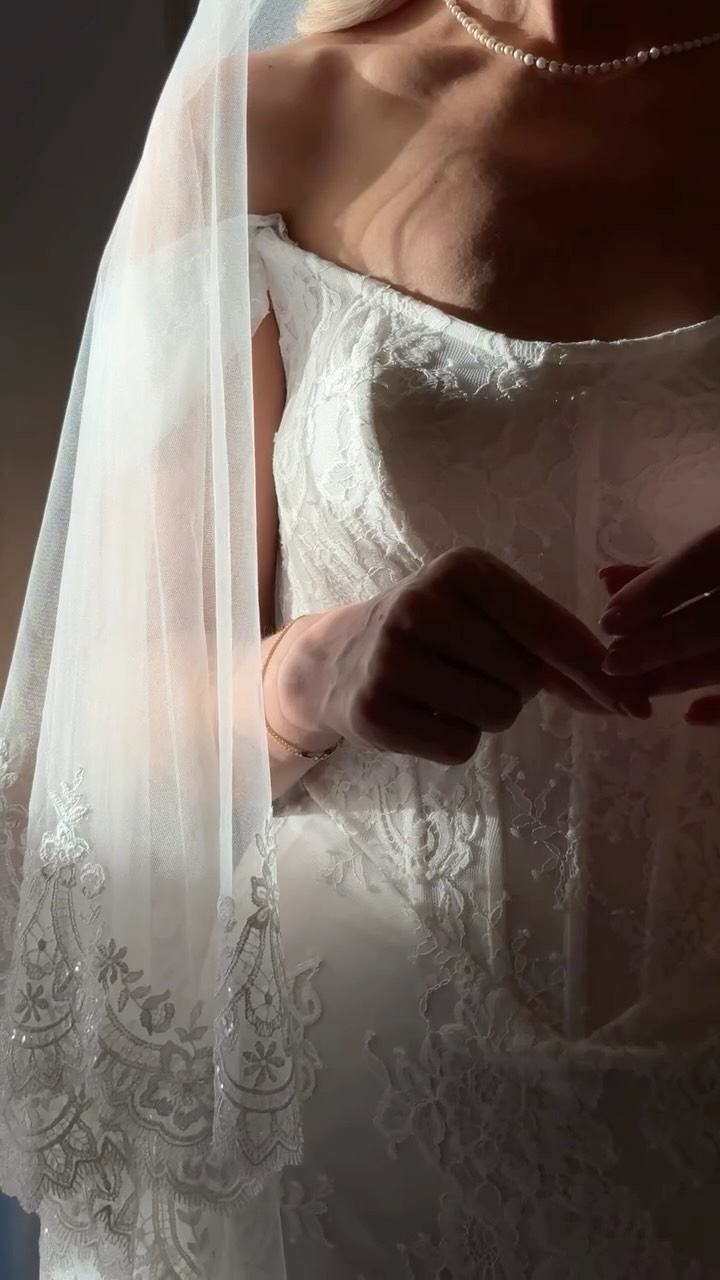 POV: your wedding dress is literally named after you, because you were the first bride to wear it, and you made it your moment ✨🕊️
Dress: @emilybridalwear
Bride: @lakee1
Hair: @hairbymaryselby @josiemariehair
Accessories: @charlottemillsshoes
MUA: @_lb__beauty
Venue: @themaynardevents
Wedding Content Creator | 2026 Bride | Bride Era | Wedding Day | UK Bride 2026 | Destination Weddings | Wedding Inspo | Wedding Planning 2026