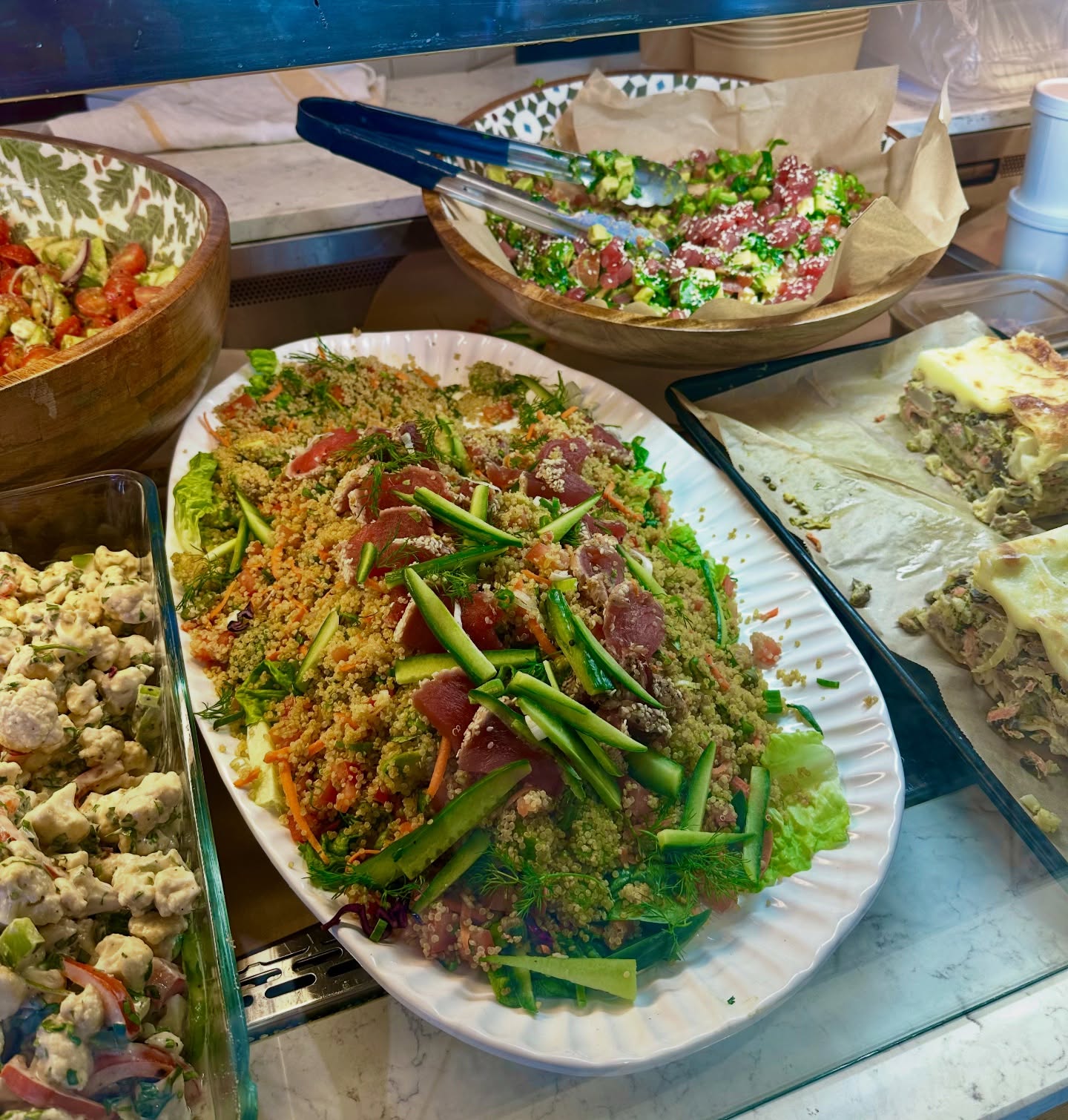 SUNDAY SALADS (with a side of lasagne) 🤗 my kinda weekend food!
Healthy eating isn’t a punishment. You can reach your goals, stay slim and healthy, whilst eating delicious food like this (and more!) 🍣🍝🥙🍱
And while I won’t pretend cheese laden lasagne is a “weight loss” food (see the last pics) - it’s one indulgent food that’s a favourite of mine and I’ll never say no to! This one had so many high fibre veggies it surely cancels out all the calories, carbs and cheese 😜
In all seriousness, once healthy eating and nourishing your body with the food it needs, becomes a way of life - you naturally become able to enjoy the indulgent foods you love - sensibly, without guilt - as part of a balanced, healthy and happy lifestyle!
If you’d like to find out more about my one-on-one program The Food Effect Method, feel free to DM me or get in touch via the link in my bio 💚 #TheFoodEffect #healthyeating #healthyliving #realfood #reallifeweightloss
